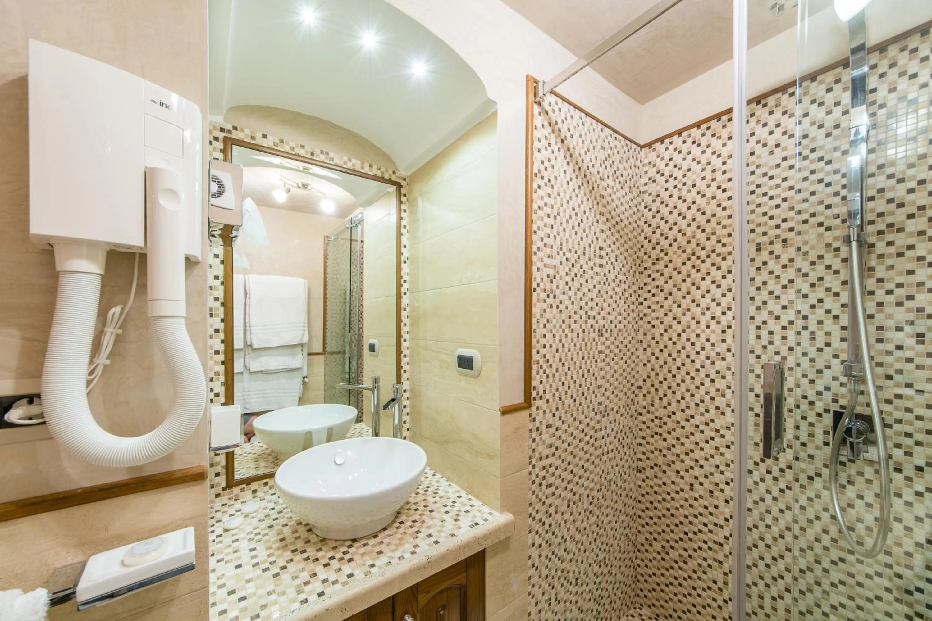 Shower in B&B La Casa Nel Giardino