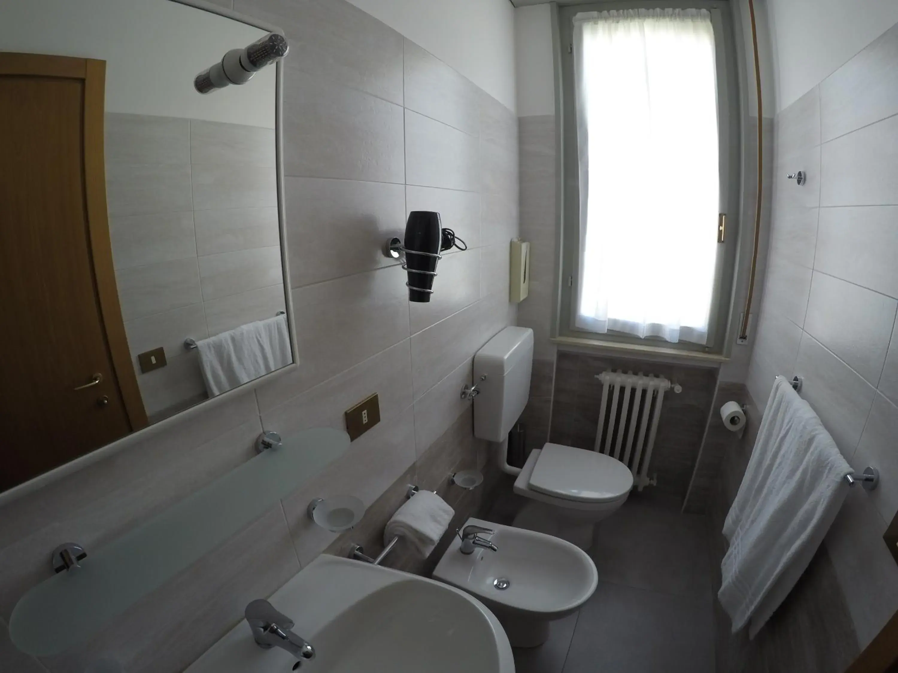 Triple Room in Albergo Esperia Triple Room in Albergo Esperia