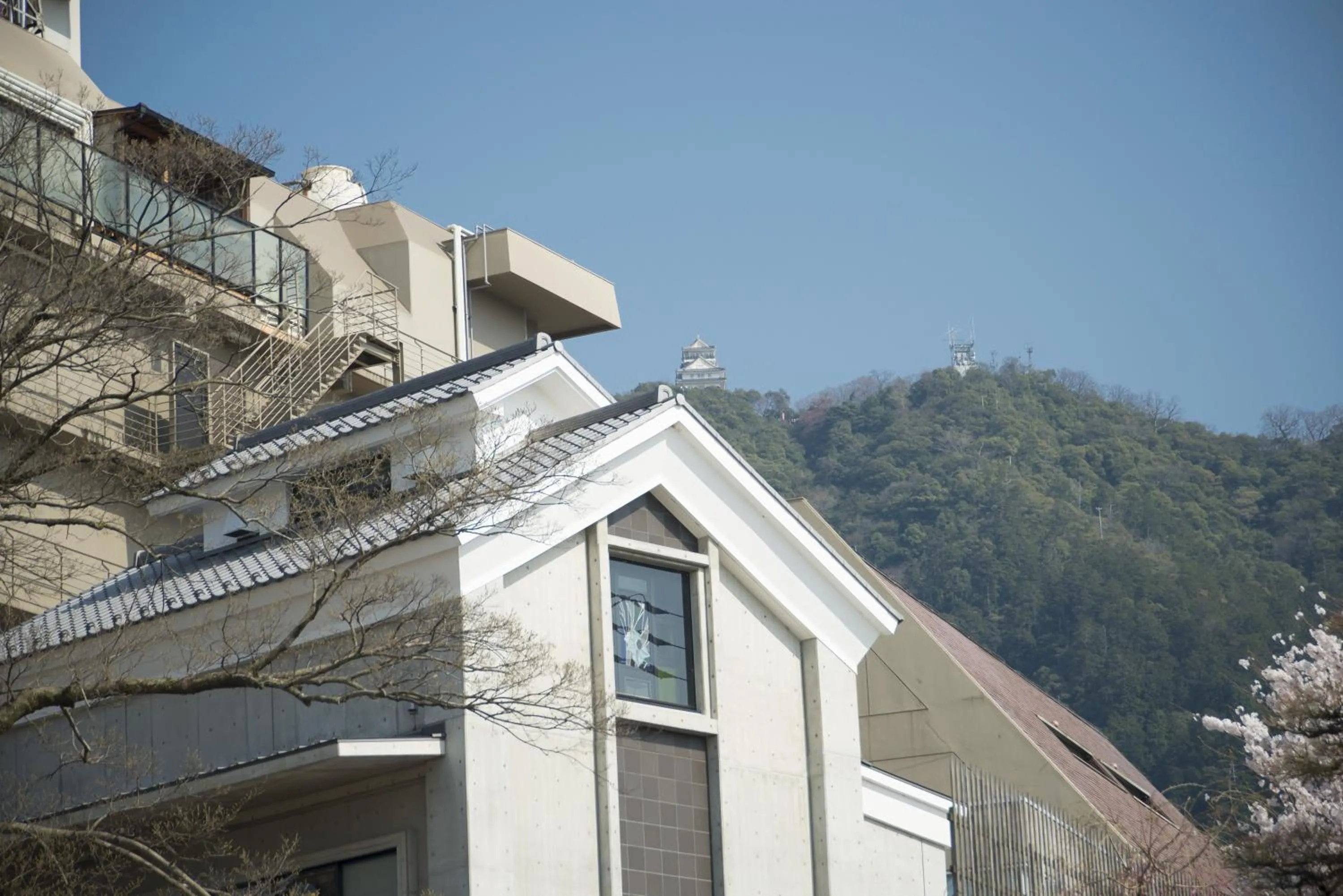 Property building in Juhachiro