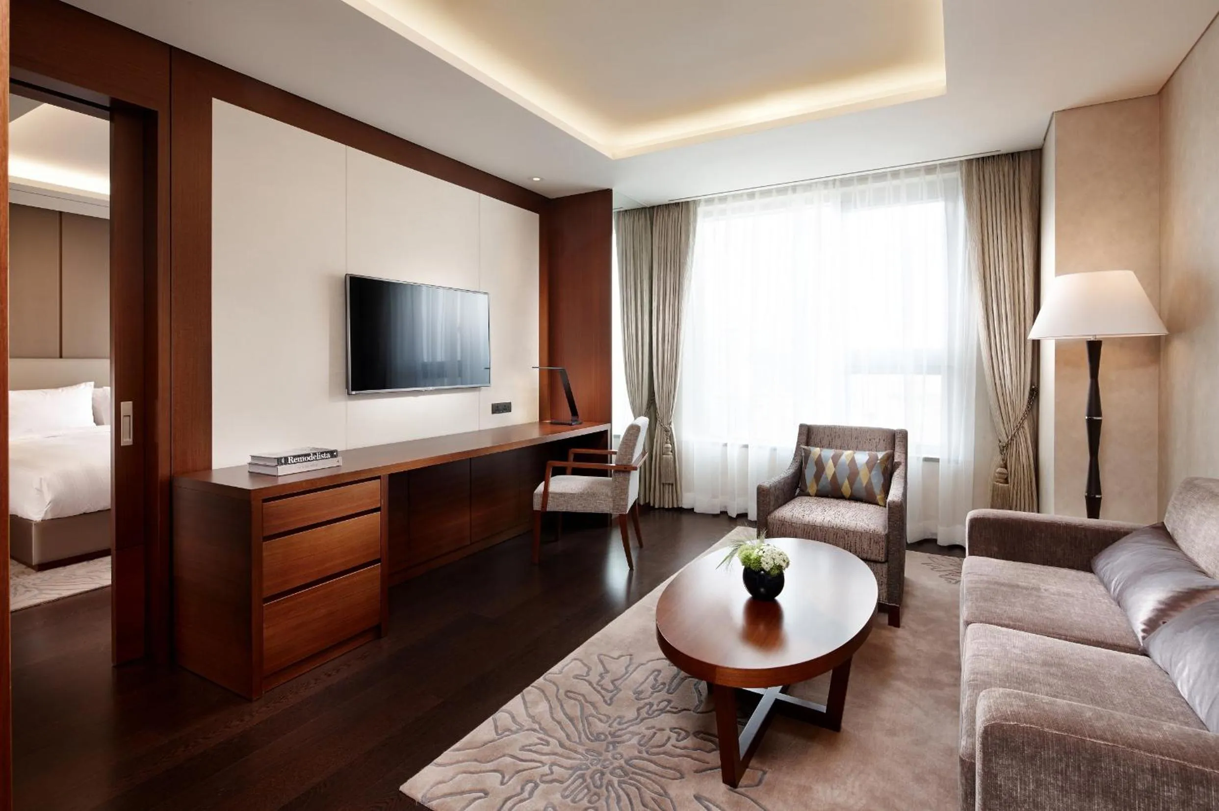 Living room, Bed in LOTTE CITY HOTEL Ulsan