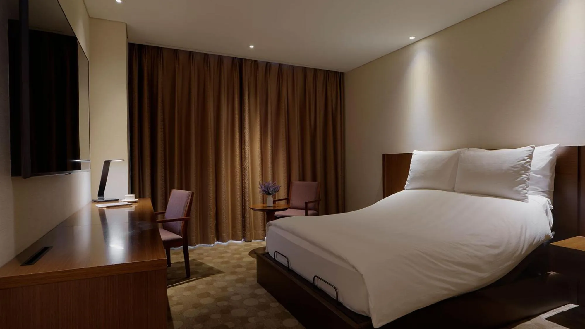 Bed in LOTTE CITY HOTEL Ulsan