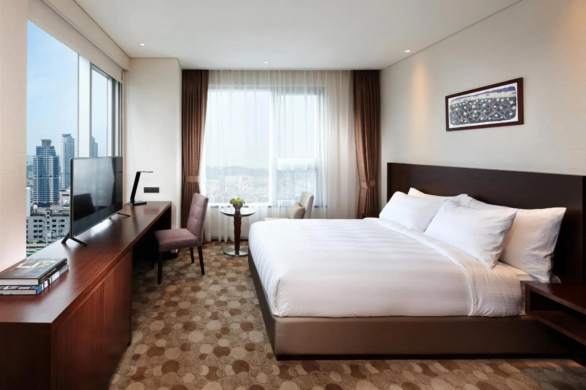 Photo of the whole room, Bed in LOTTE CITY HOTEL Ulsan Photo of the whole room, Bed in LOTTE CITY HOTEL Ulsan