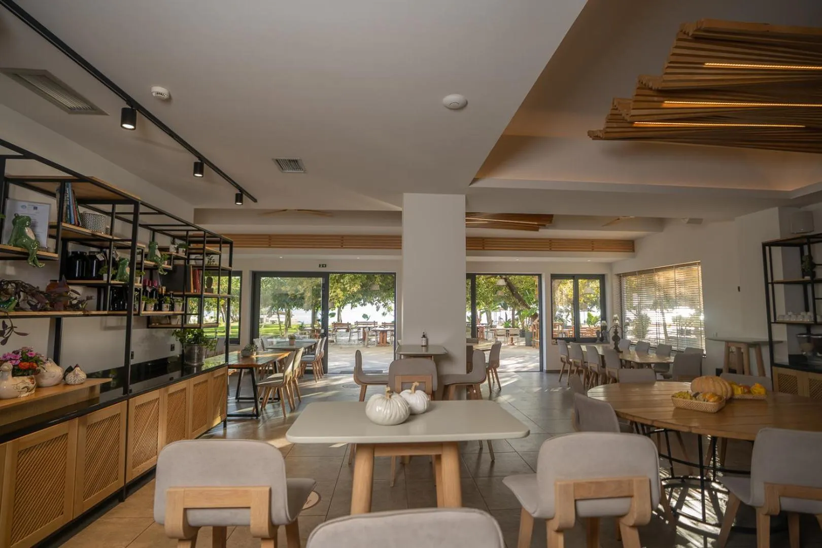 Restaurant/places to eat in Zoe Seaside Resort