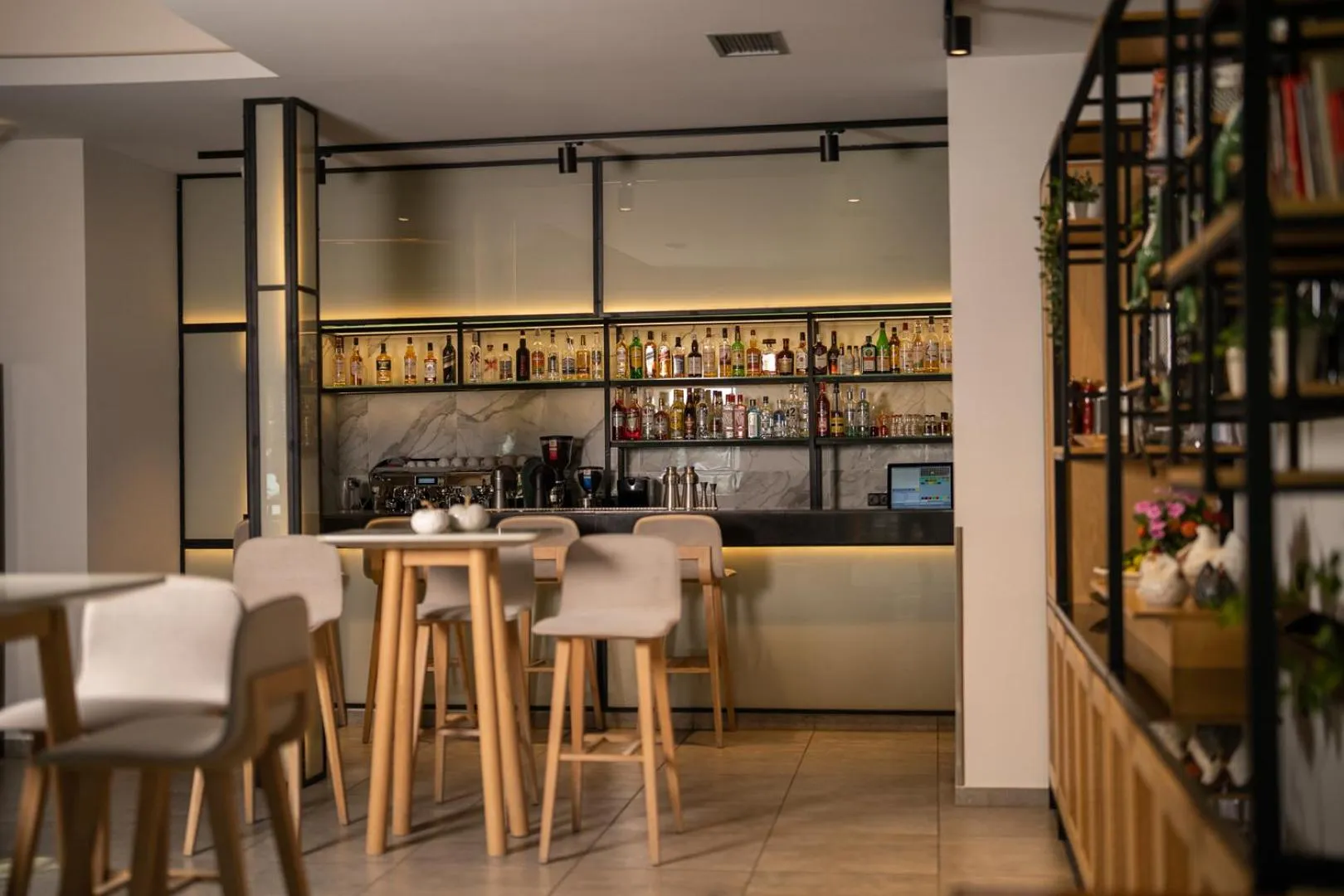 Restaurant/places to eat in Zoe Seaside Resort