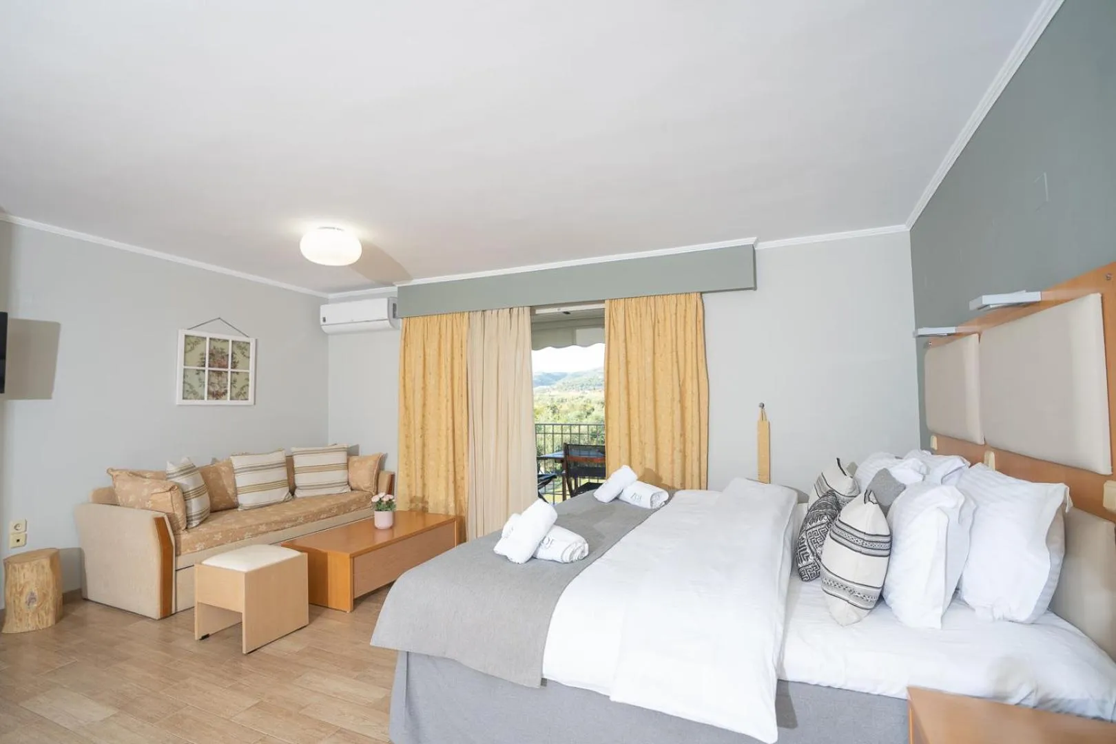 Balcony/Terrace, Bed in Zoe Seaside Resort