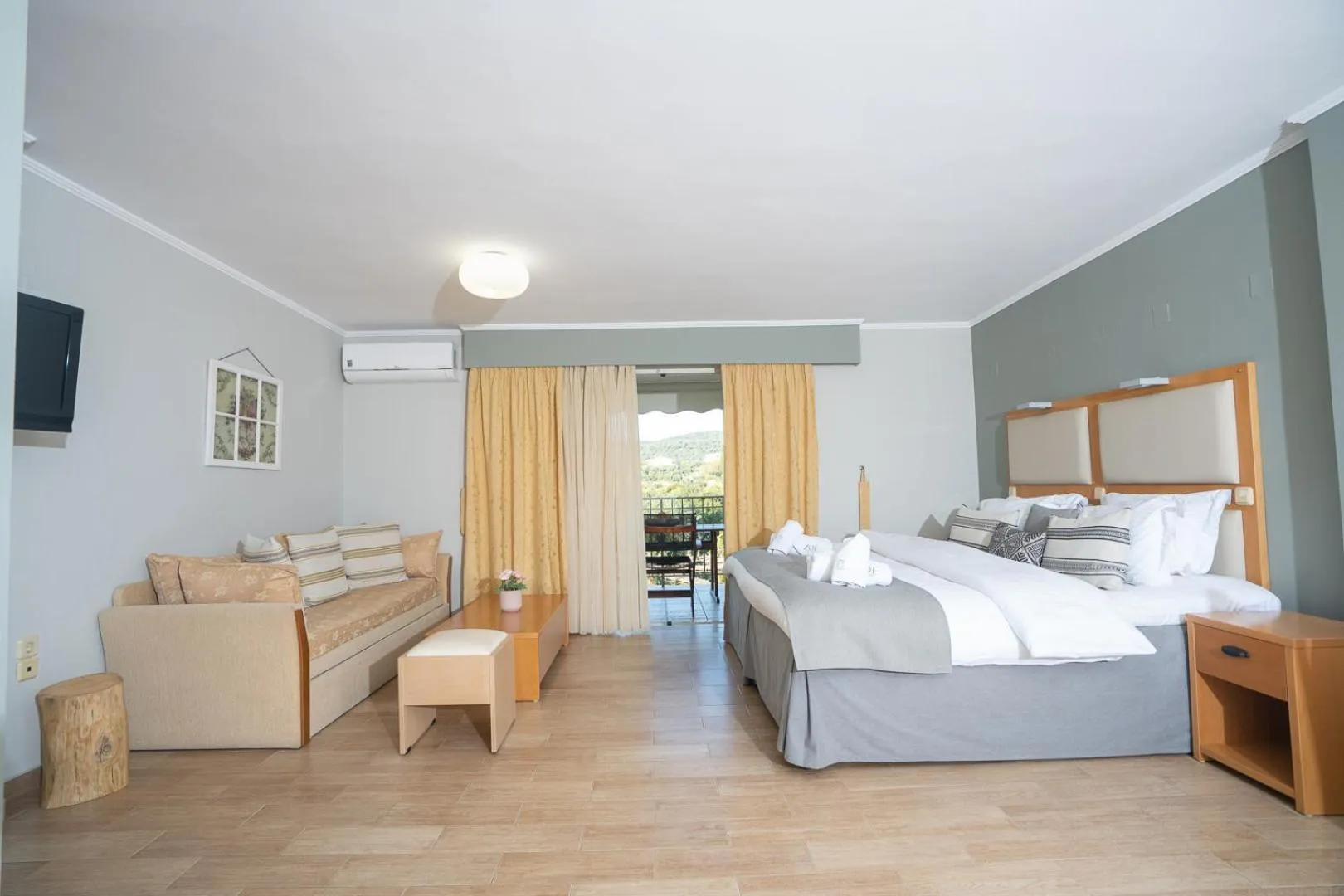 Balcony/Terrace, Bed in Zoe Seaside Resort