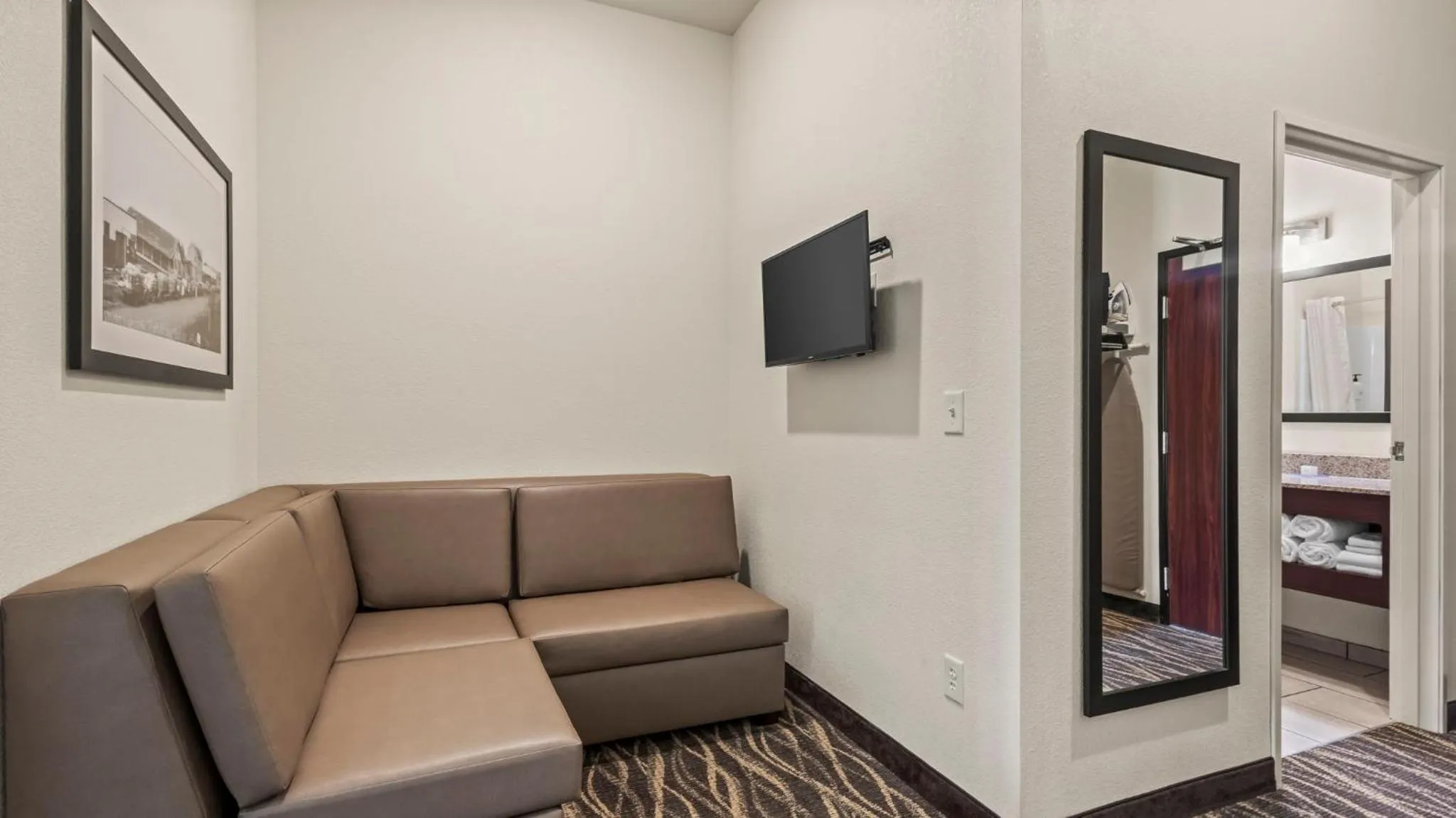 Seating area in Cobblestone Hotel & Suites - Foley