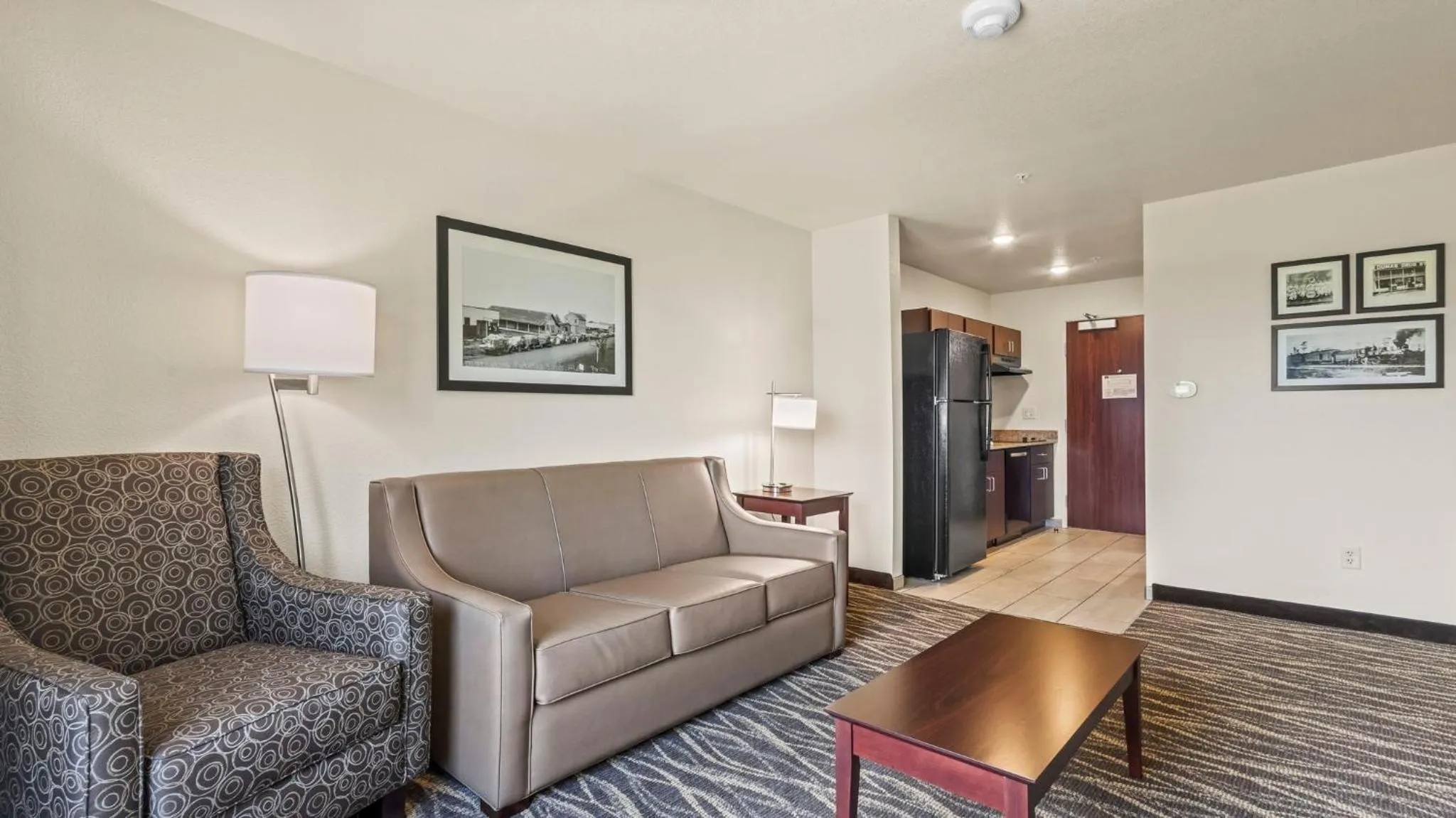 Seating area in Cobblestone Hotel & Suites - Foley