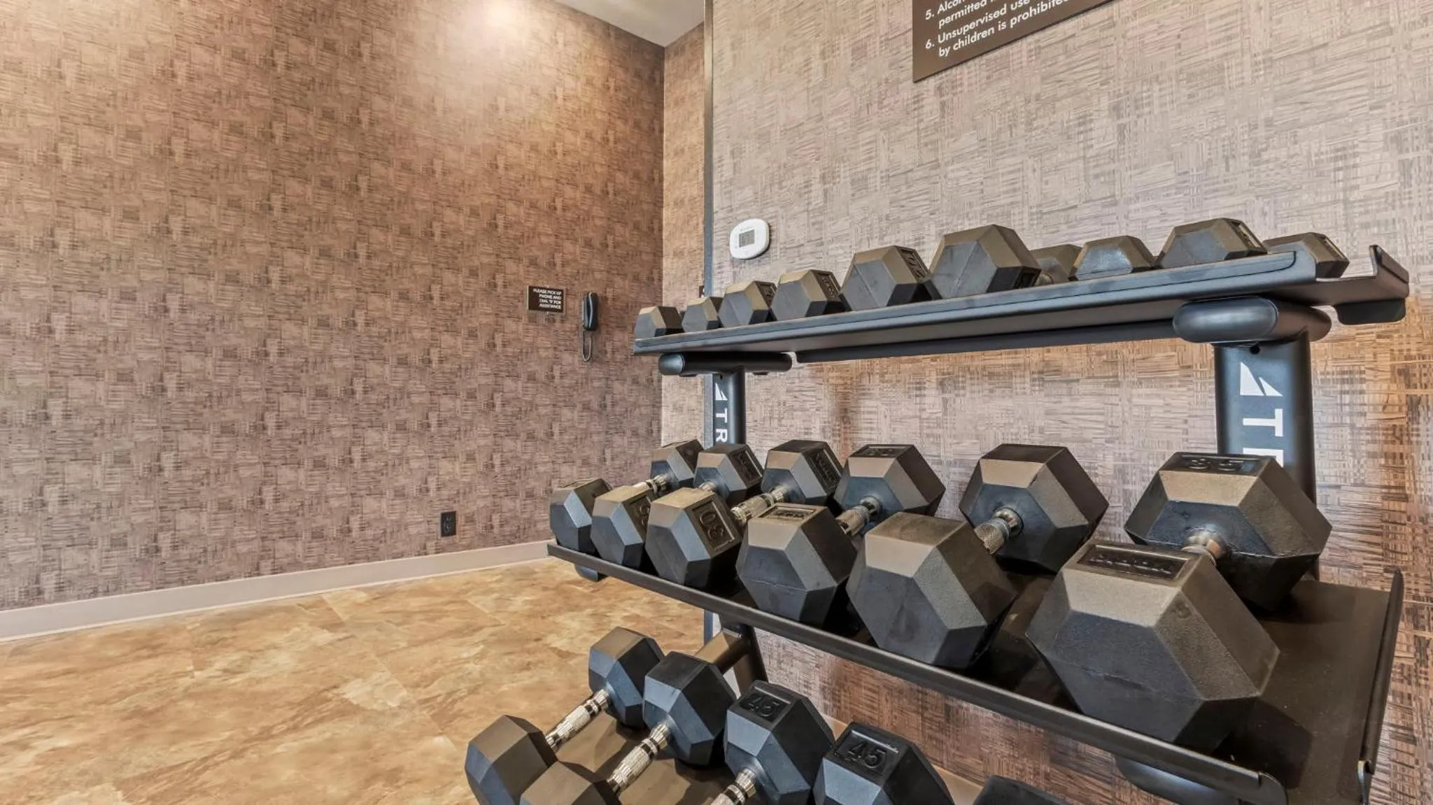 Fitness centre/facilities in Cobblestone Hotel & Suites - Foley
