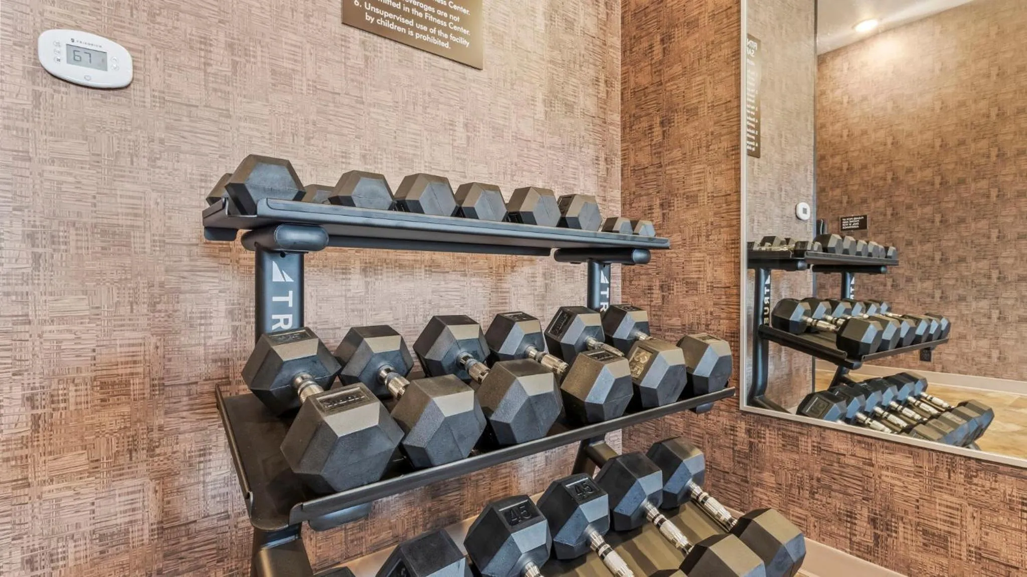 Fitness centre/facilities in Cobblestone Hotel & Suites - Foley