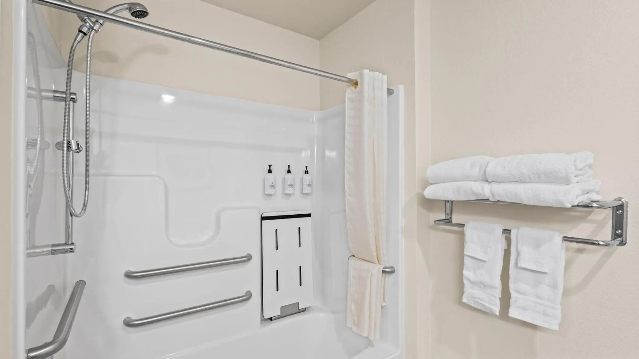 Bathroom in Cobblestone Hotel & Suites - Foley