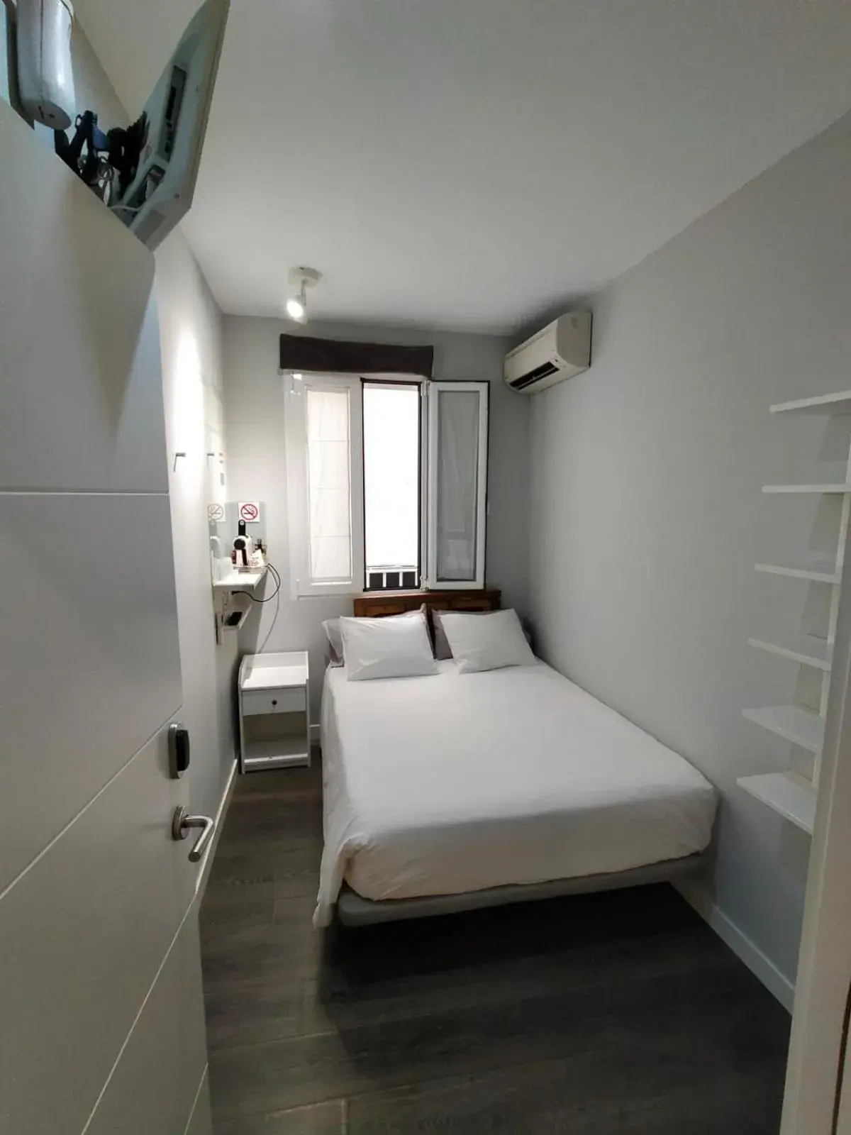 Double or Twin Room with Shared Bathroom in Diezmadrid Double or Twin Room with Shared Bathroom in Diezmadrid