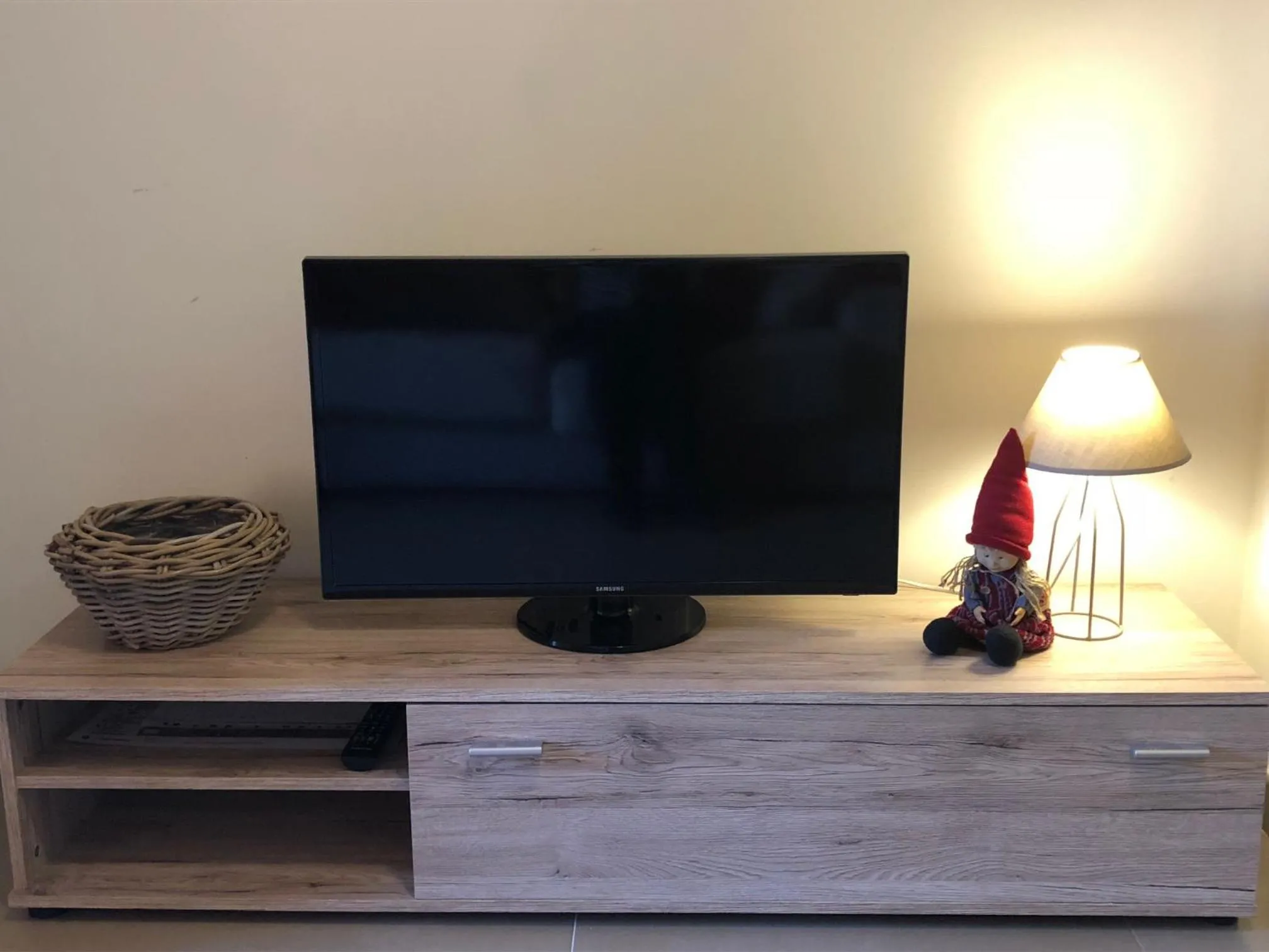 Communal lounge/ TV room in Apartment De Jardines