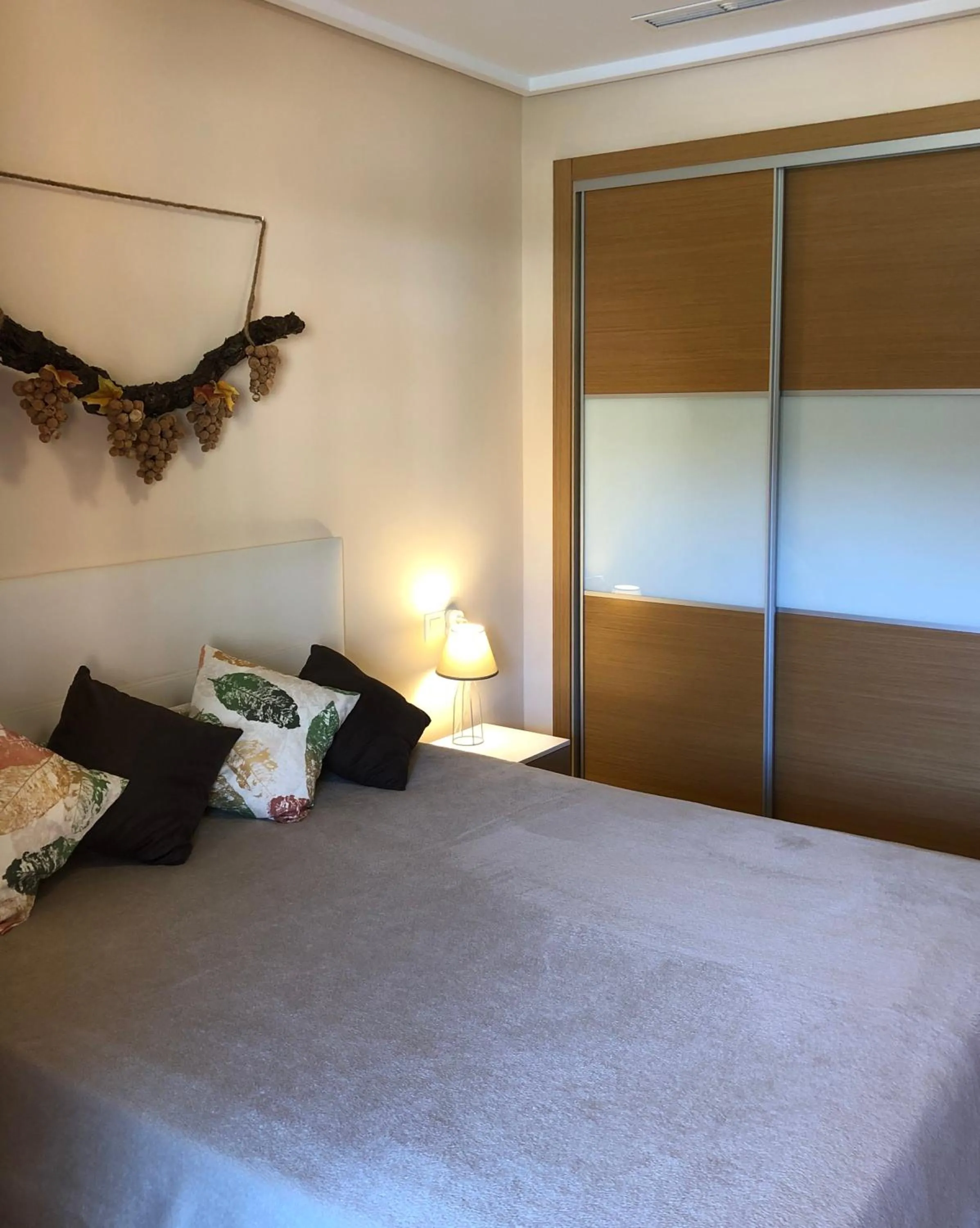 Bedroom, Bed in Apartment De Jardines