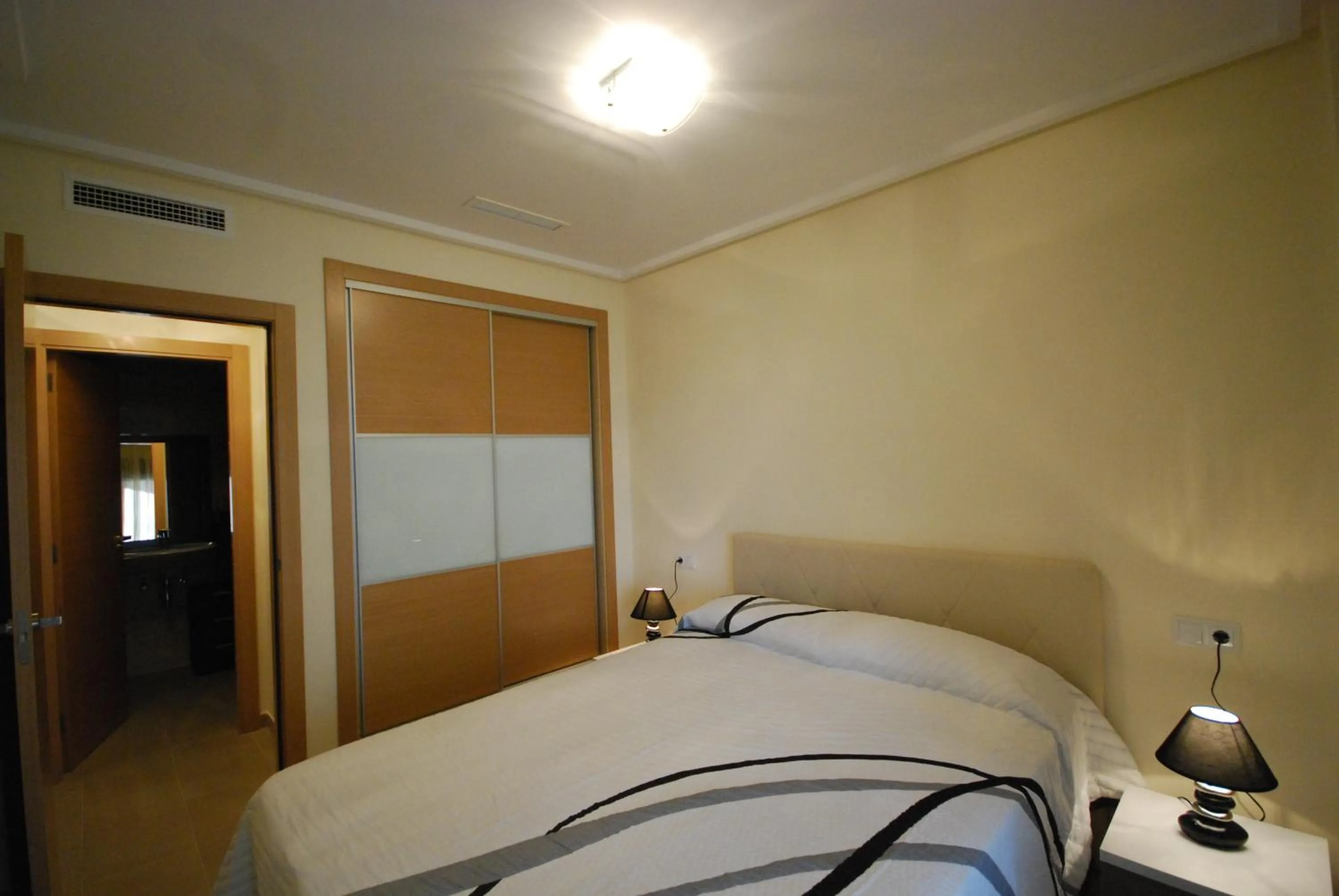Bedroom, Bed in Apartment De Jardines