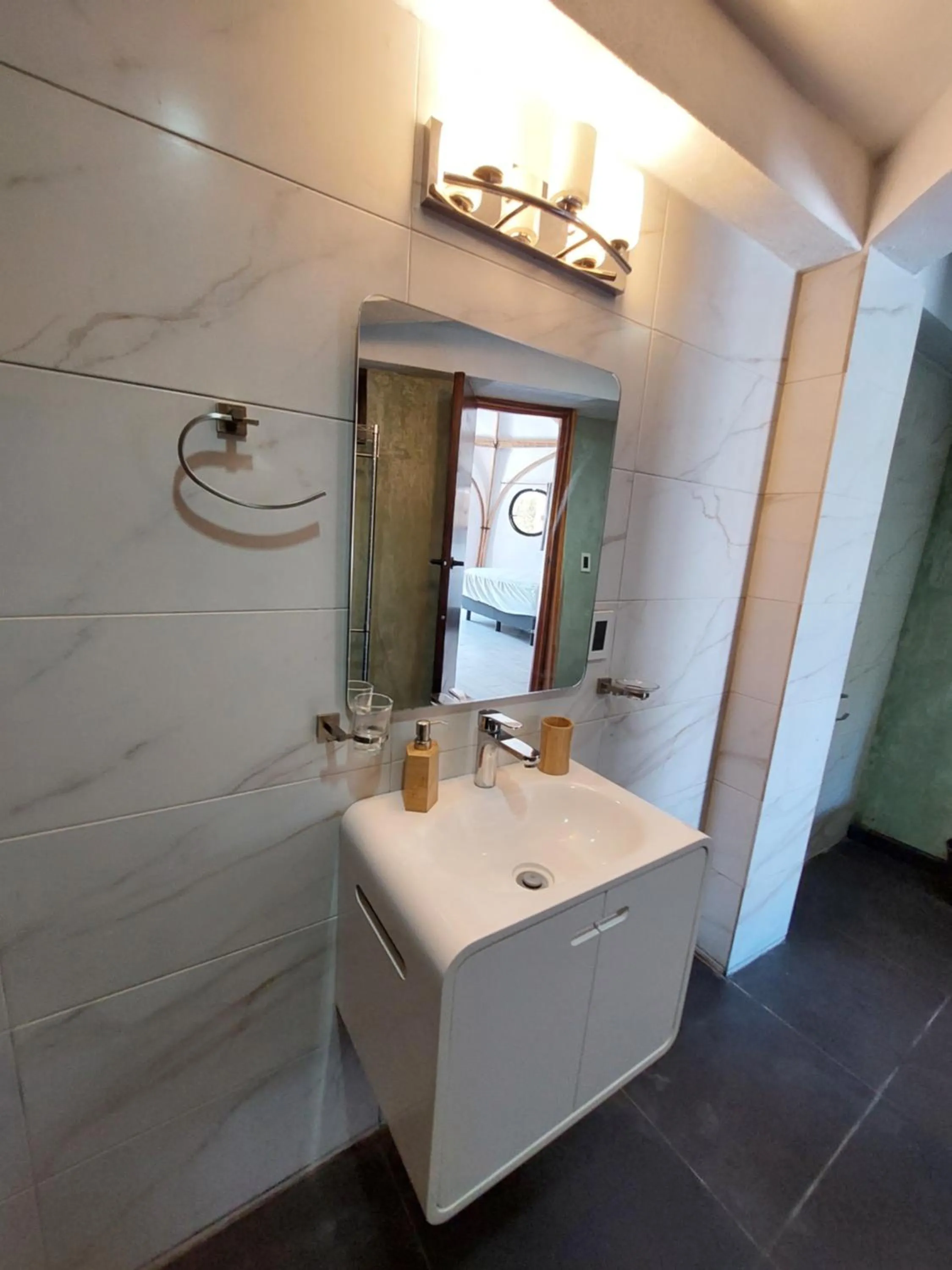 Double Room with Private Bathroom in Kajal Kiin