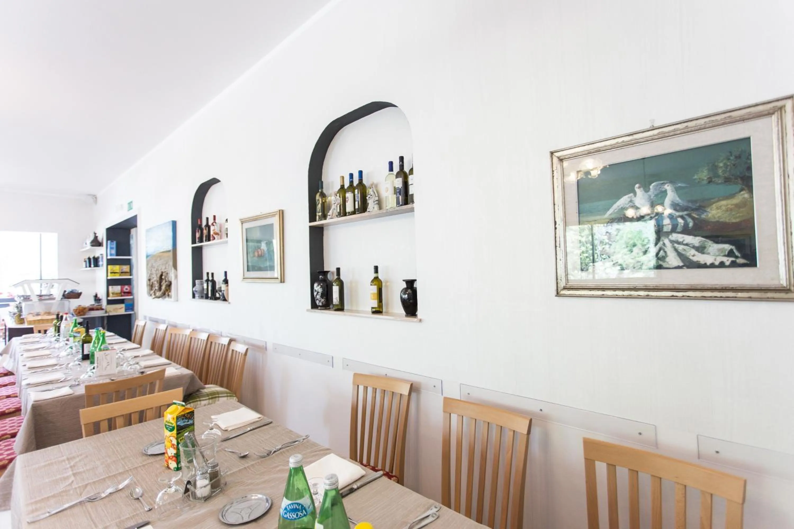 Restaurant/places to eat in Hotel Giamaika
