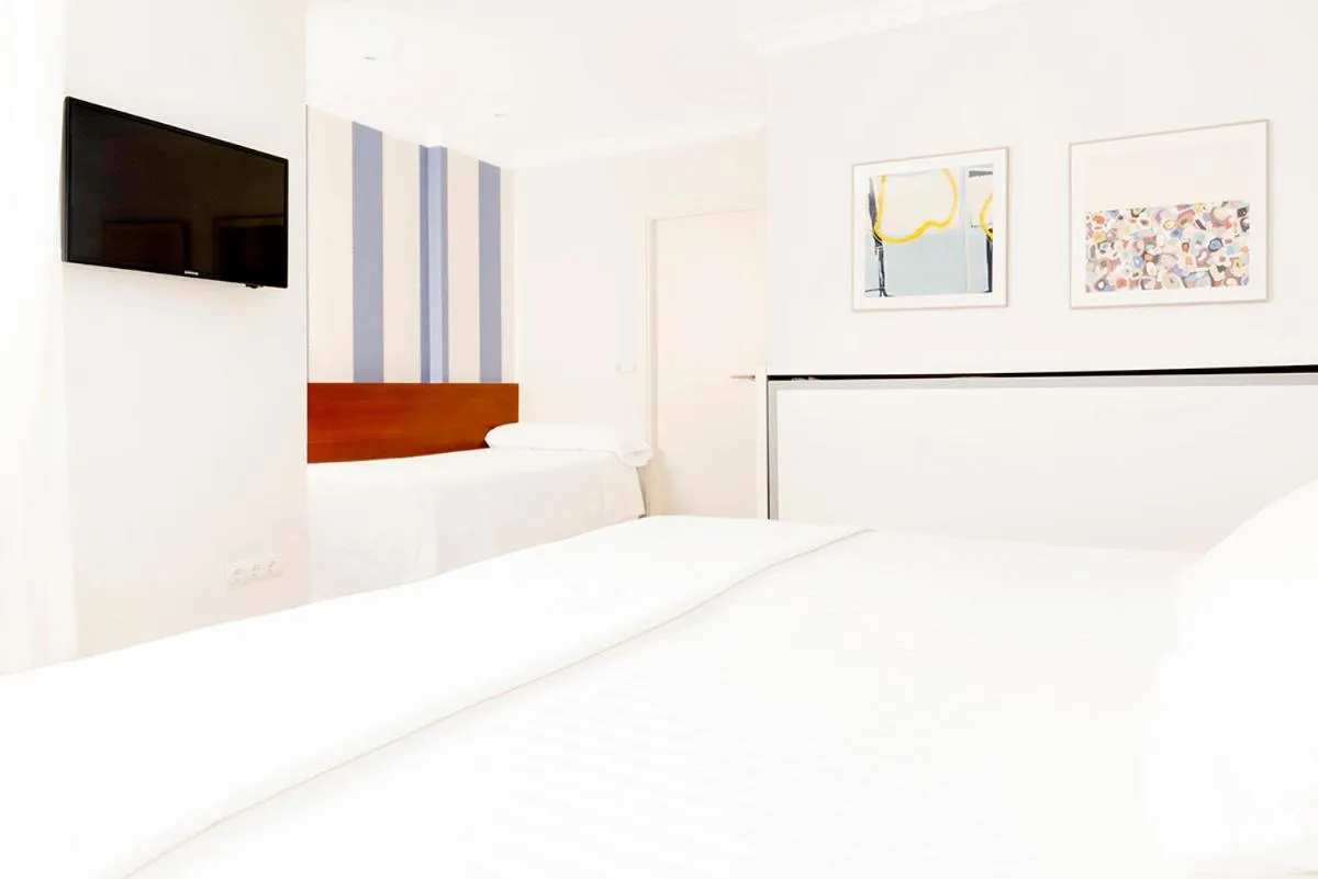 Photo of the whole room, Bed in Hotel Sauce