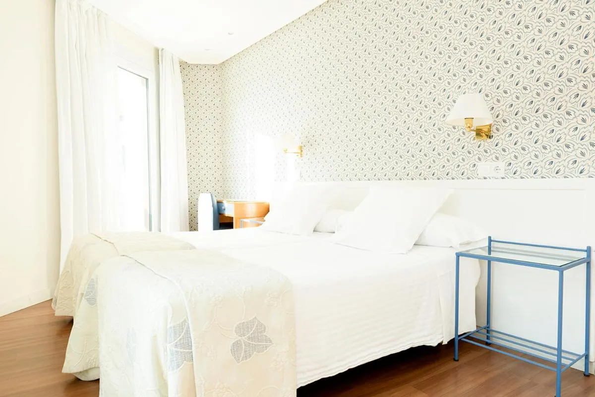 Photo of the whole room, Bed in Hotel Sauce