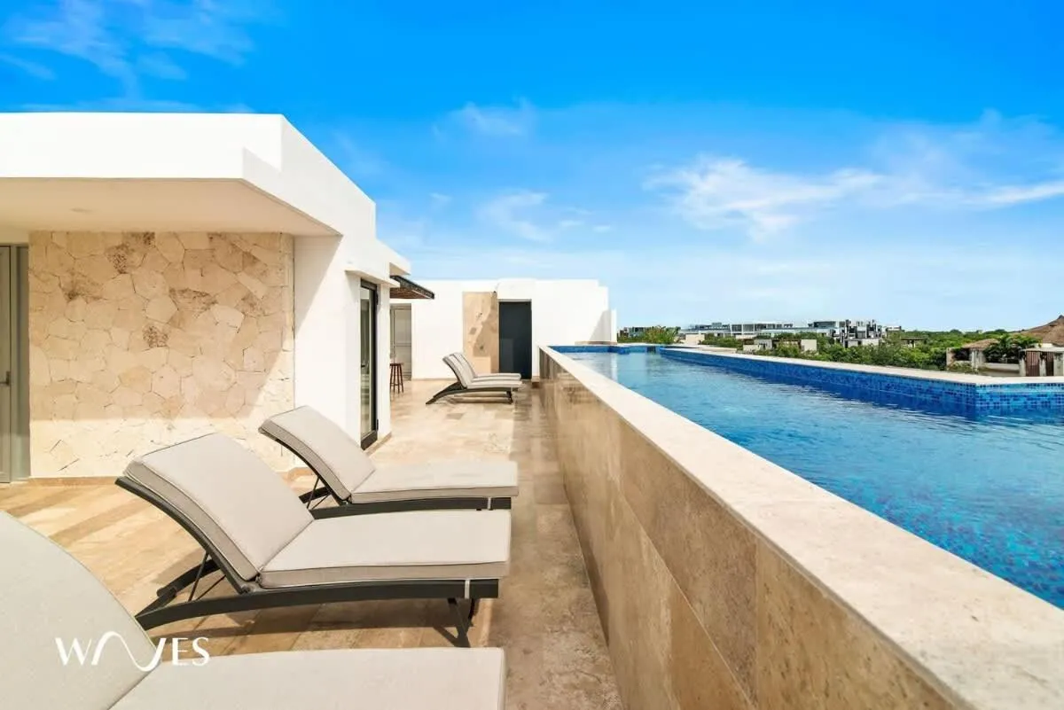 Prime Location 2 BR Apartment with Natural Ligthed & LX Amenities by Waves Management