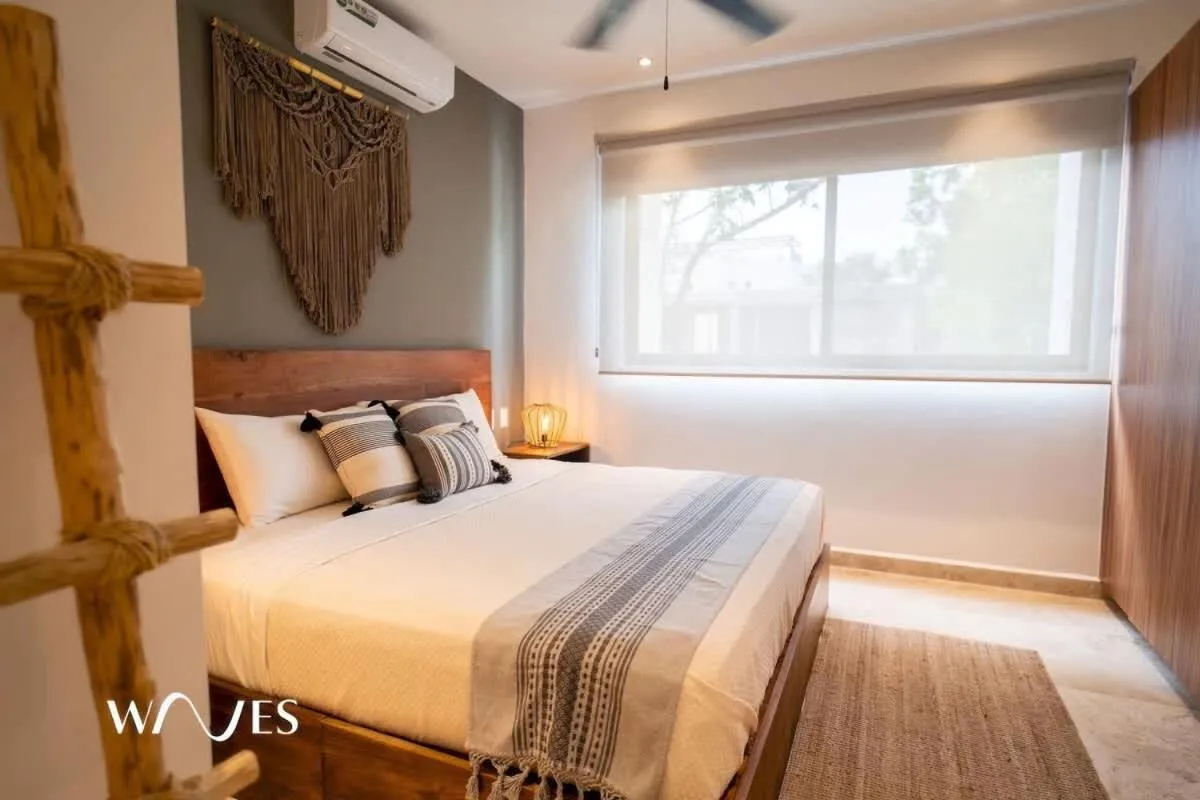 Prime Location 2 BR Apartment with Natural Ligthed & LX Amenities by Waves Management