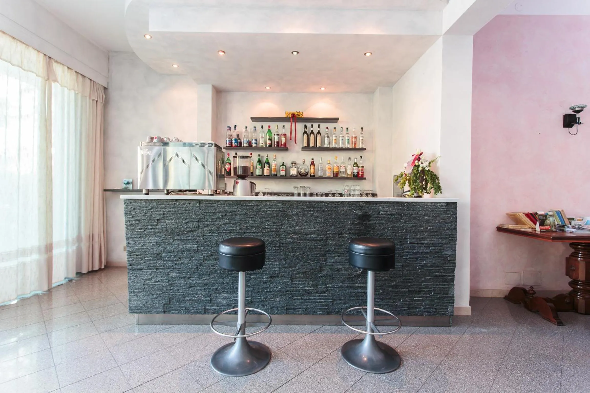 Communal lounge/ TV room in Hotel Foglieri