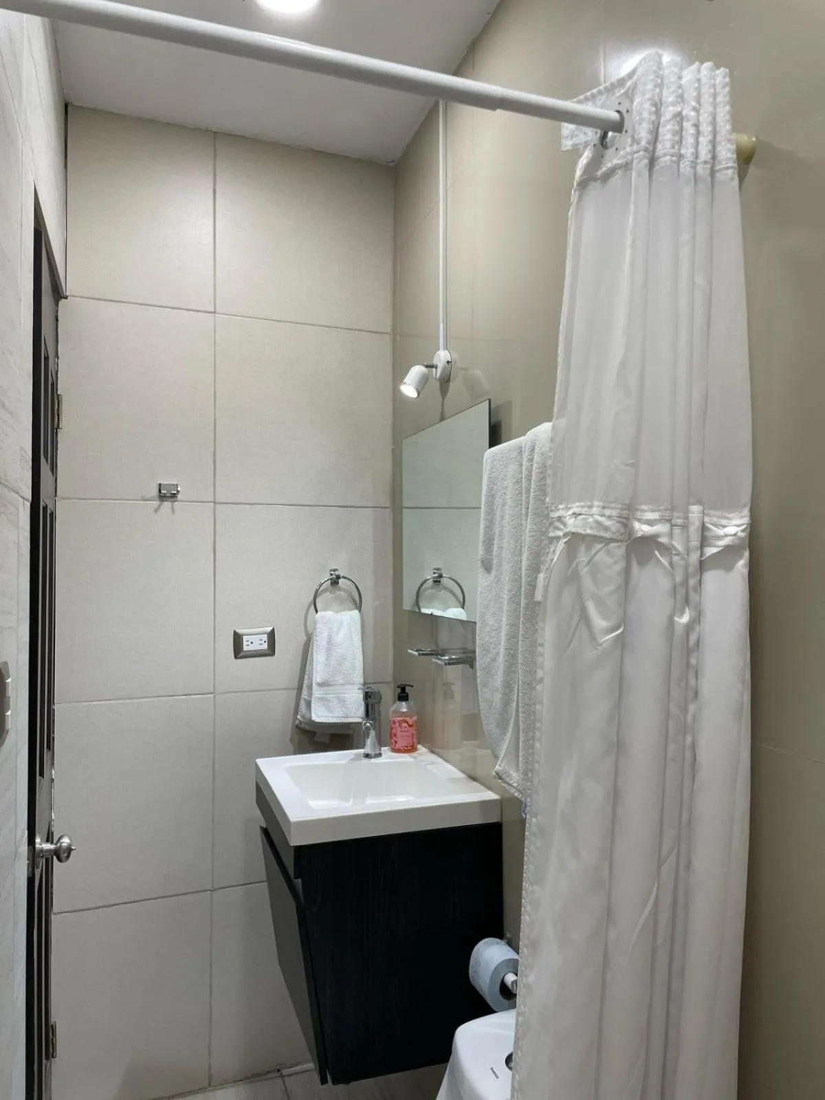 Shower in Adhoc Boutique Barrio Antiguo