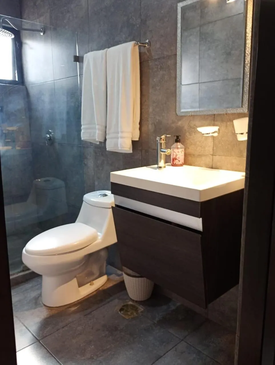 Toilet in Adhoc Boutique Barrio Antiguo