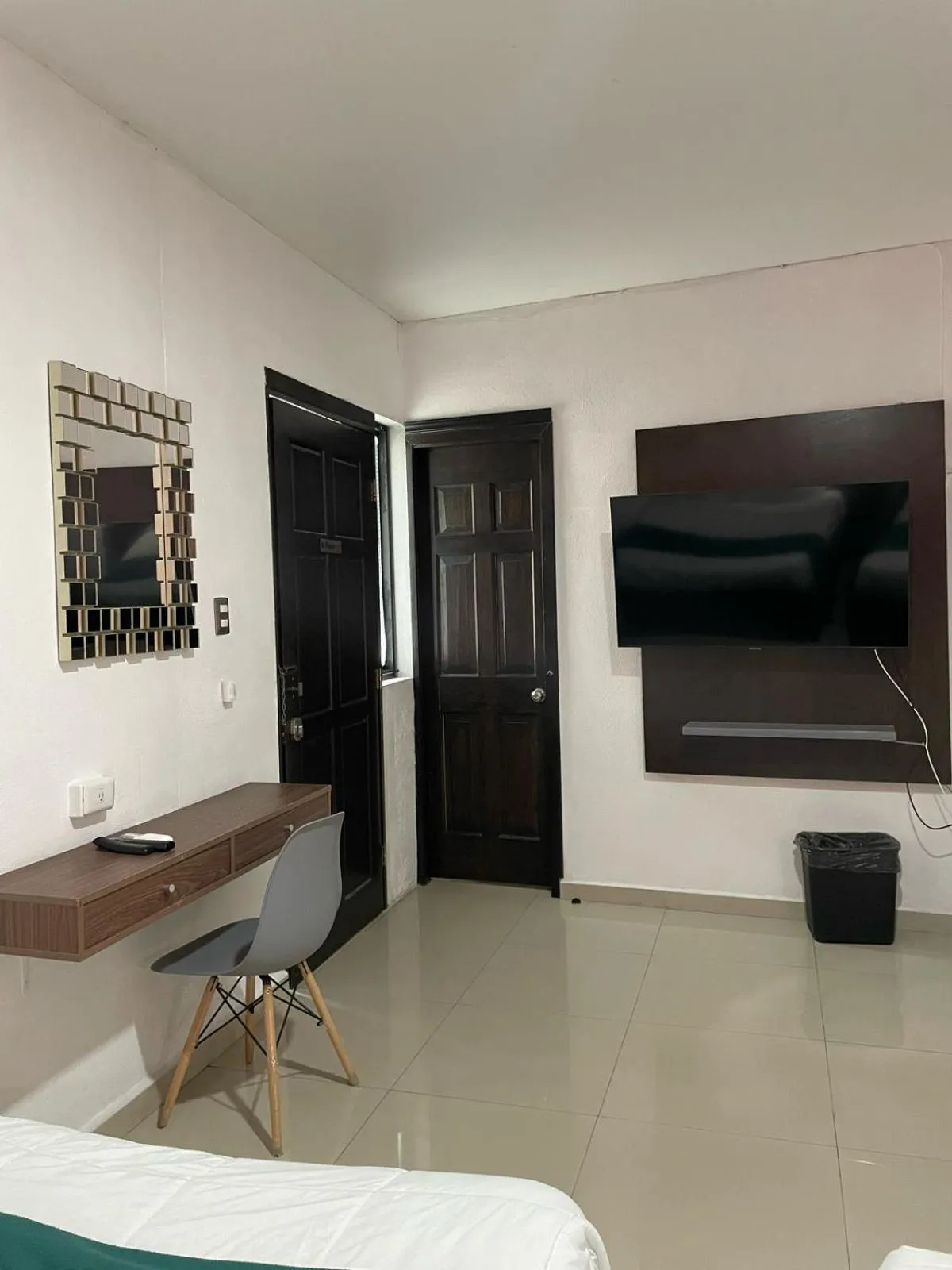 TV and multimedia in Adhoc Boutique Barrio Antiguo