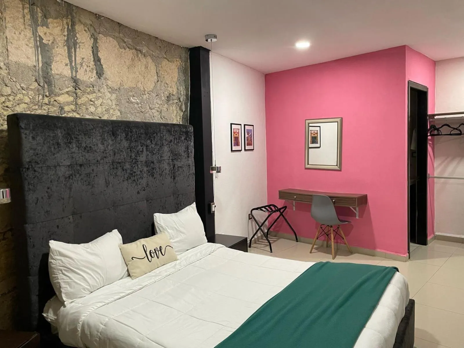 Photo of the whole room, Bed in Adhoc Boutique Barrio Antiguo