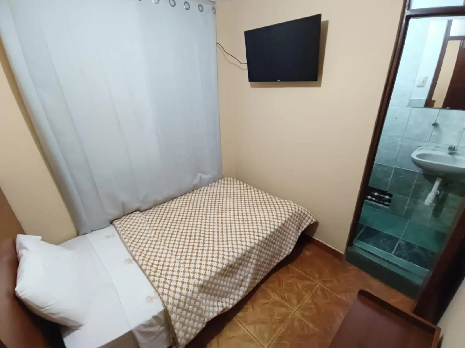 Shower, Bed in Hotel El Gran Patriarca