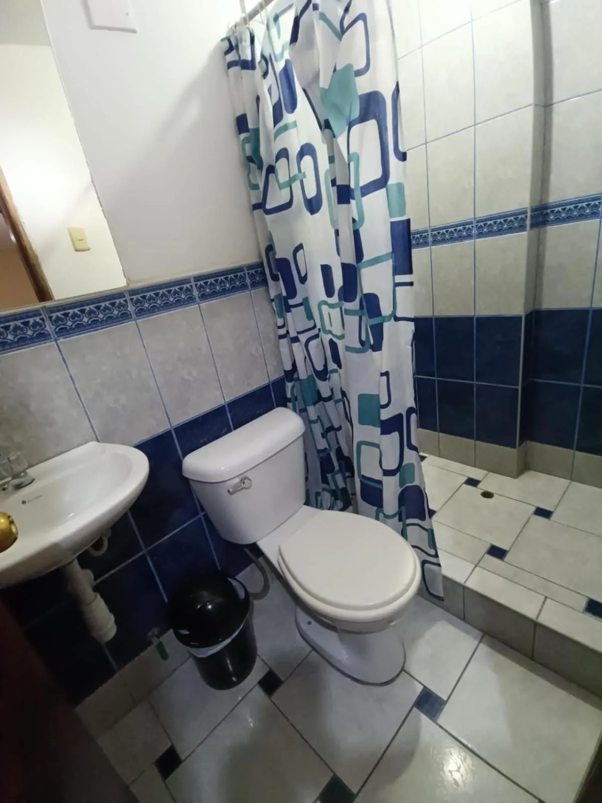 Shower in Hotel El Gran Patriarca