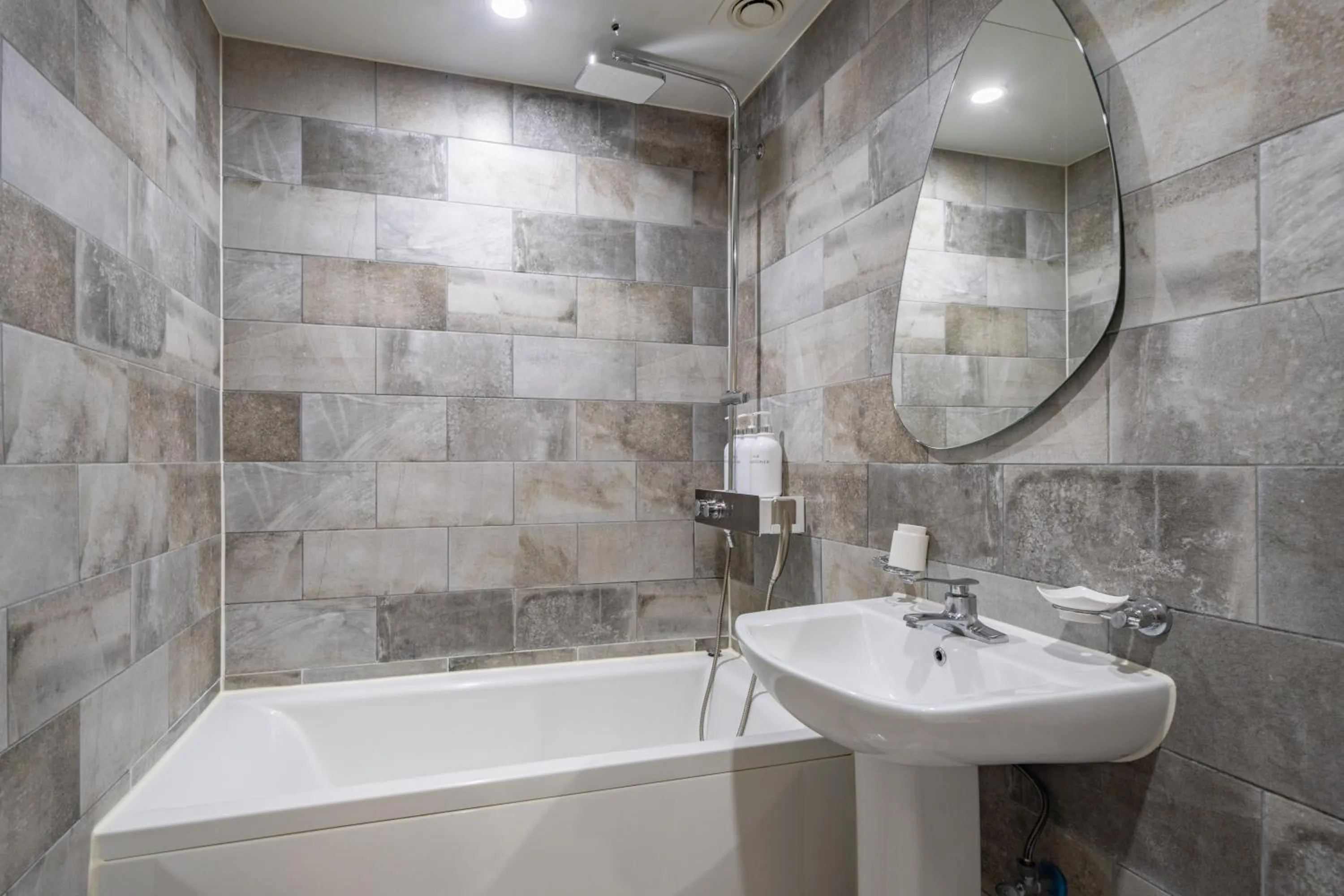 Shower in Hotel Yoegieottae Gwangju Station