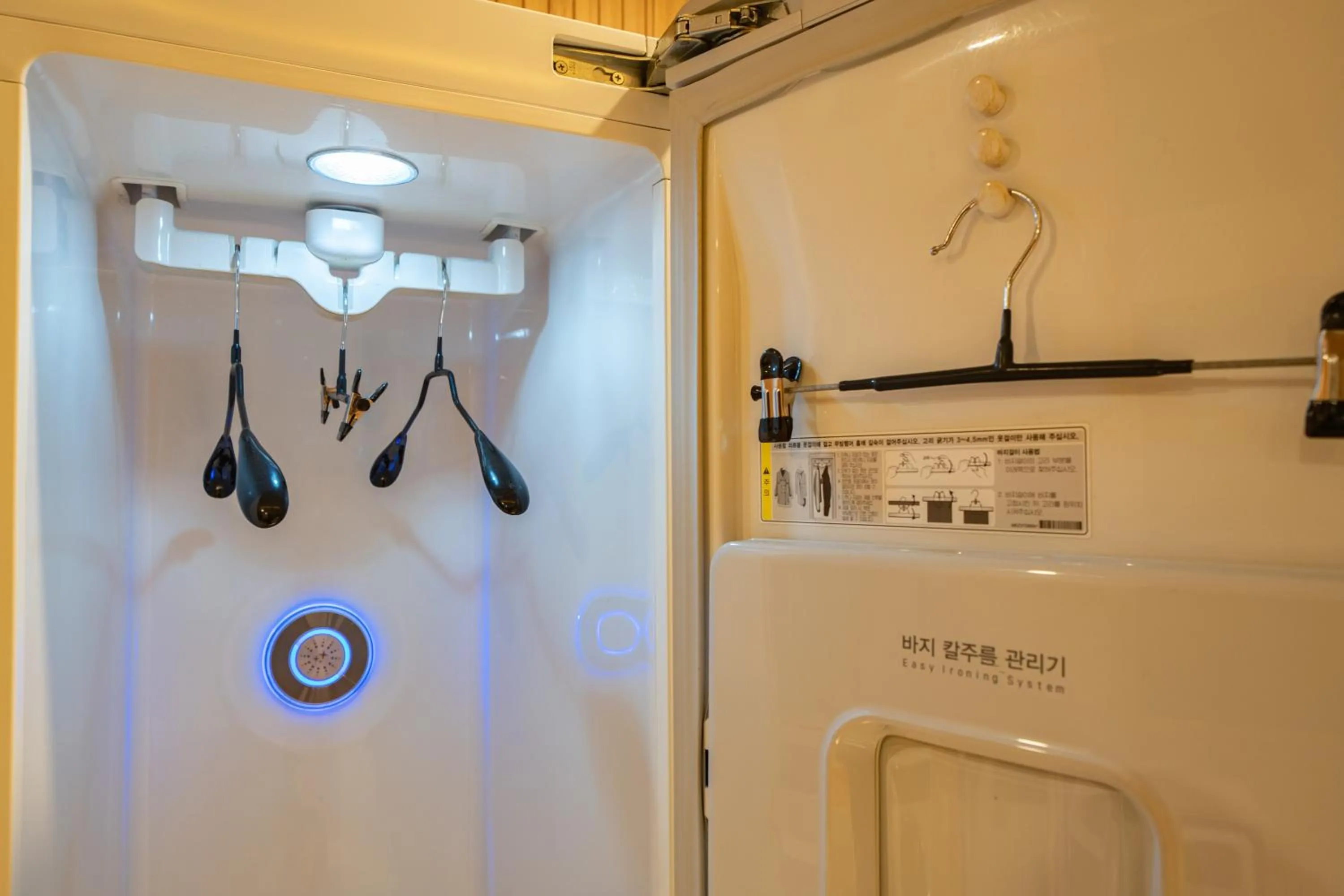 wardrobe in Hotel Yoegieottae Gwangju Station