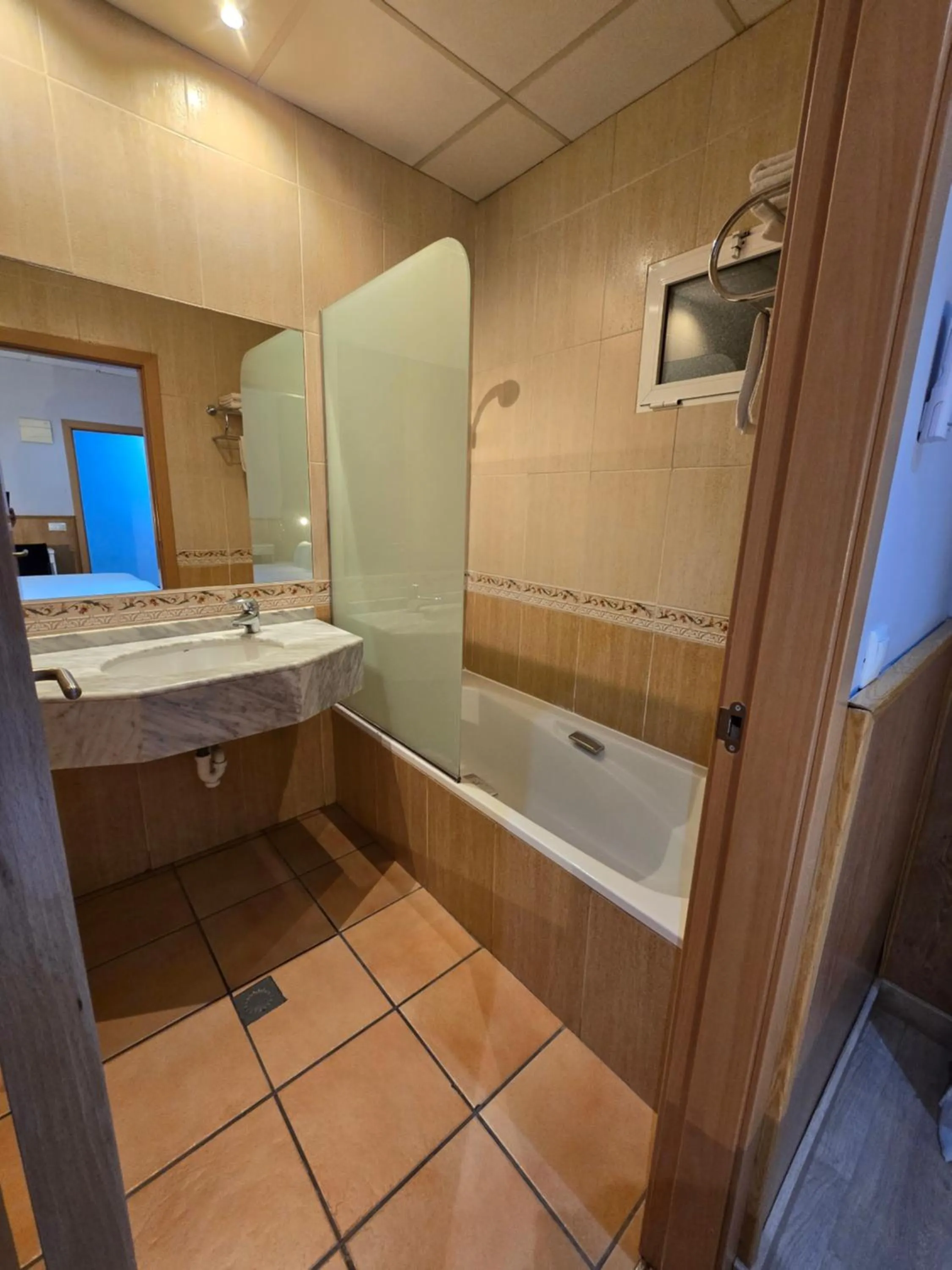 Bathroom in Rambla Alicante Contactless