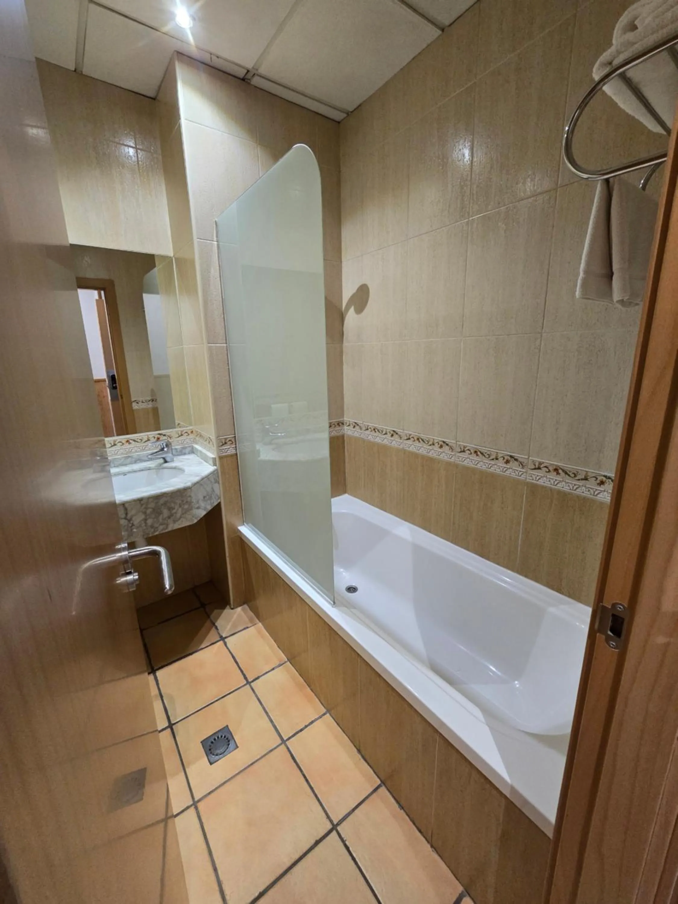 Bathroom in Rambla Alicante Contactless