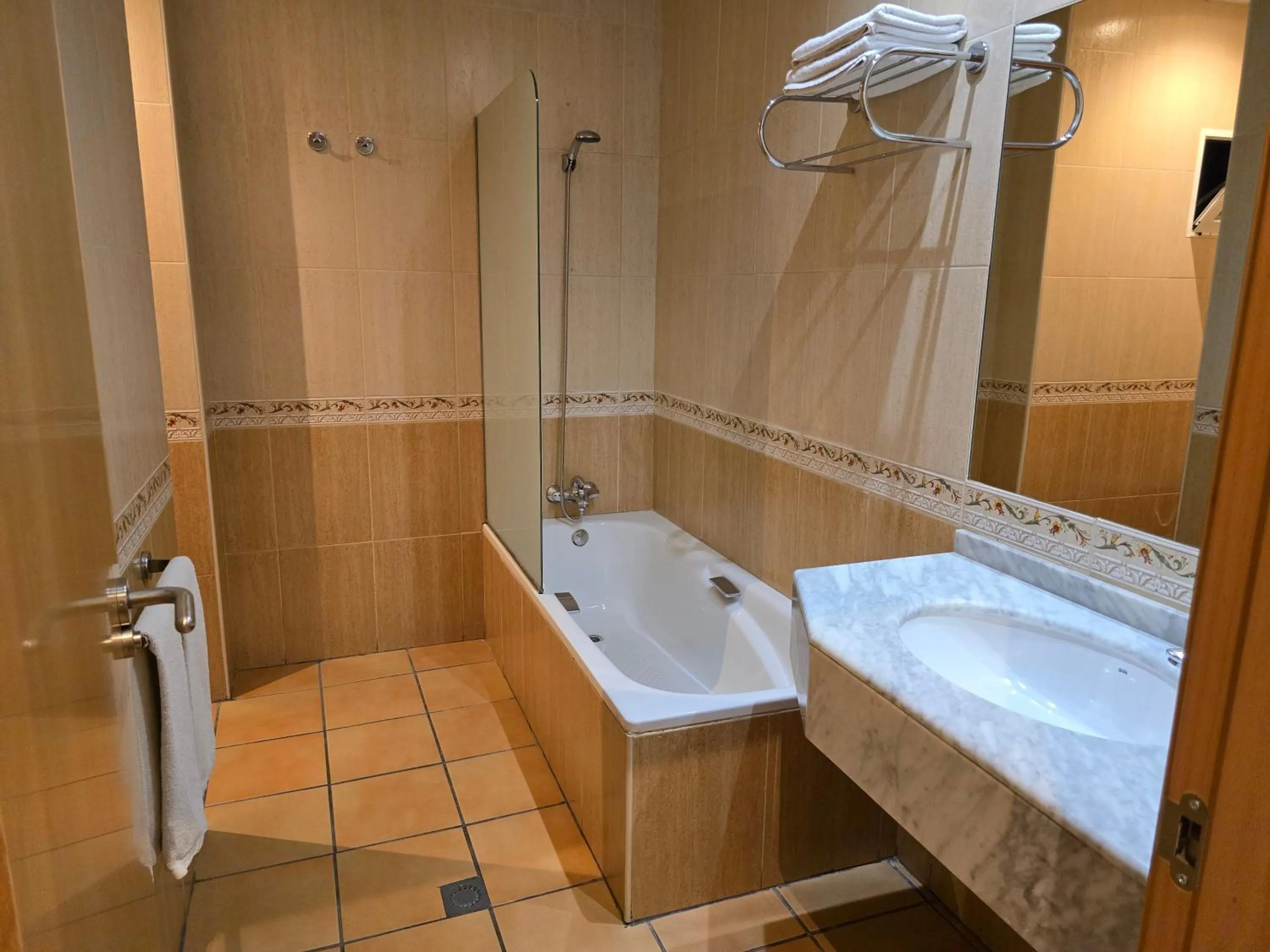 Bathroom in Rambla Alicante Contactless