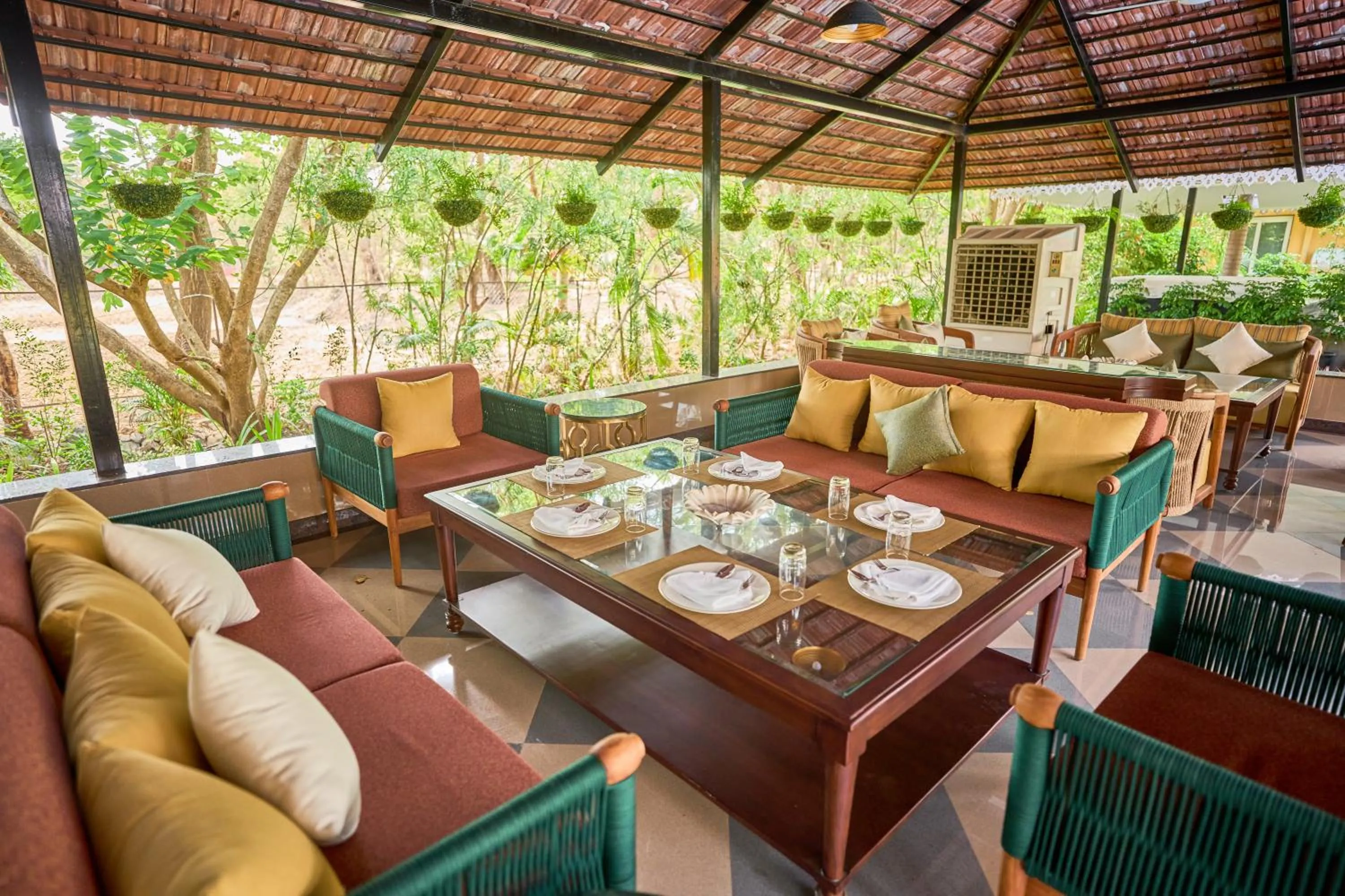 Restaurant/places to eat in Mayfair Manor Alibag