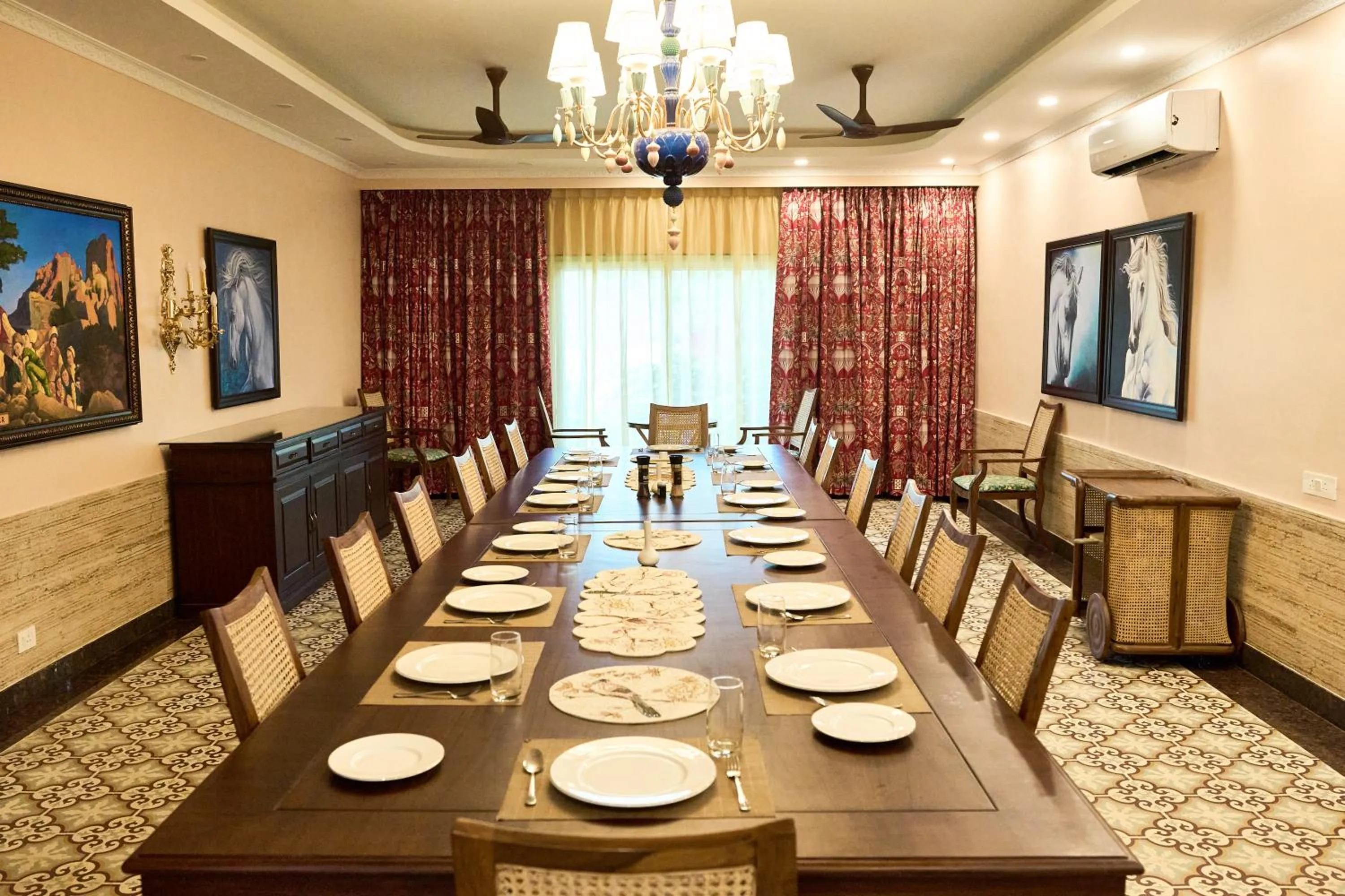 Restaurant/places to eat in Mayfair Manor Alibag