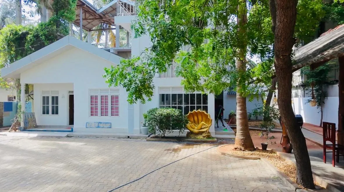 The Beach House , Nilaveli , Trincomalee