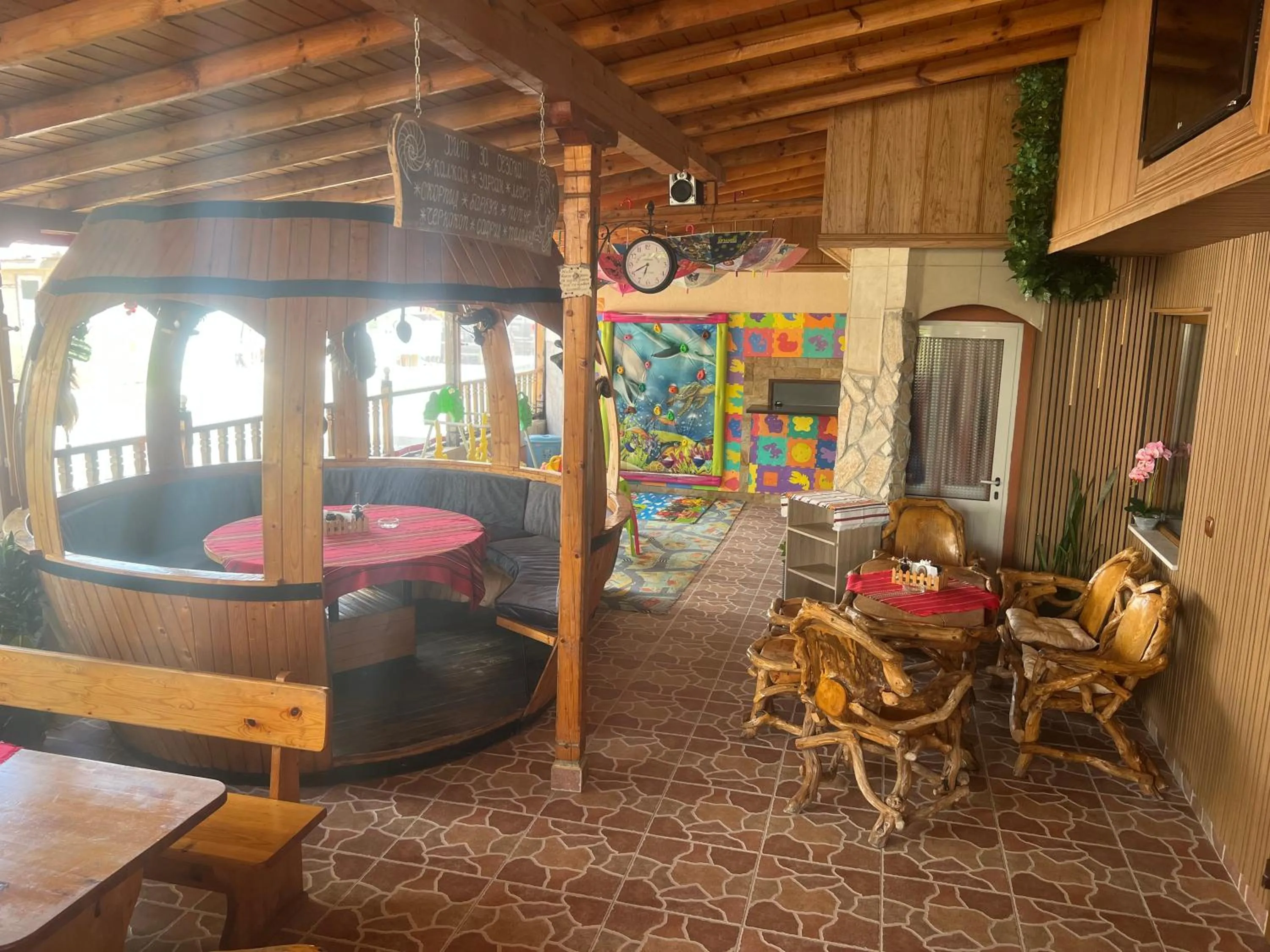 Restaurant/places to eat in Hotel Lazur