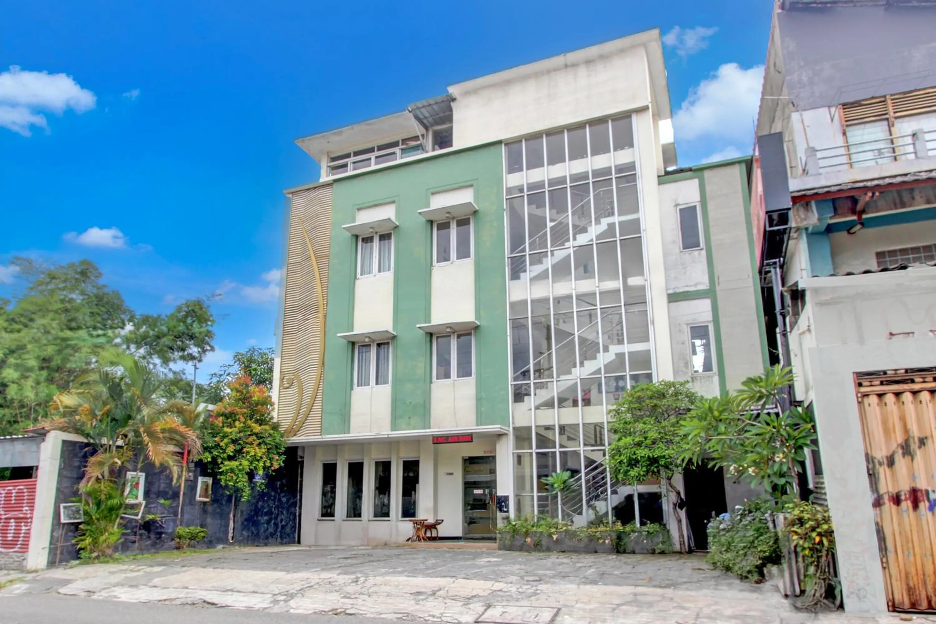 Property building in Collection O Jalan Malioboro Near Lempuyangan Station Formerly Hotel Vala