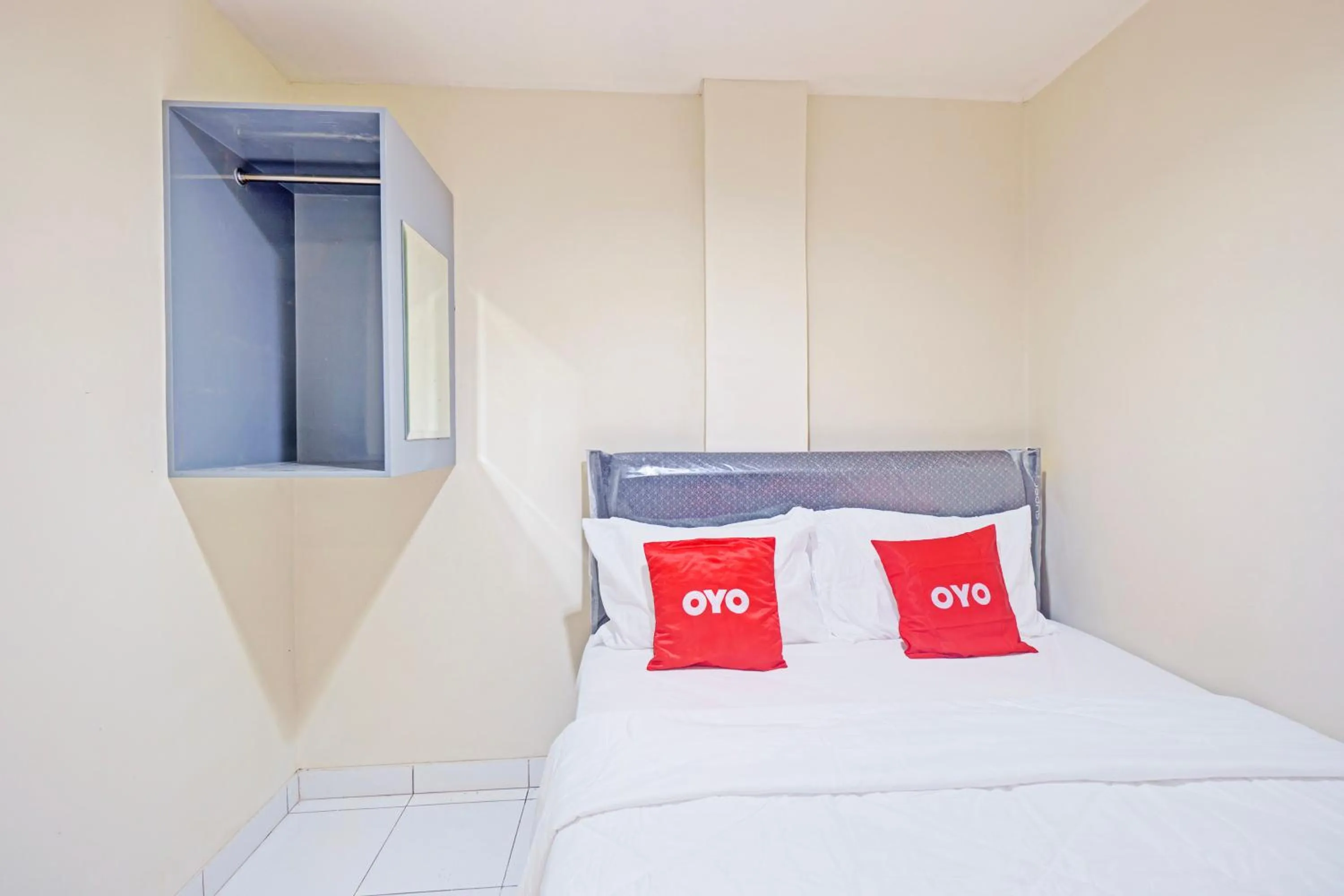 Bedroom, Bed in Hotel O Mangga Besar Near Mangga Besar Station Formerly Warna Warni Residence