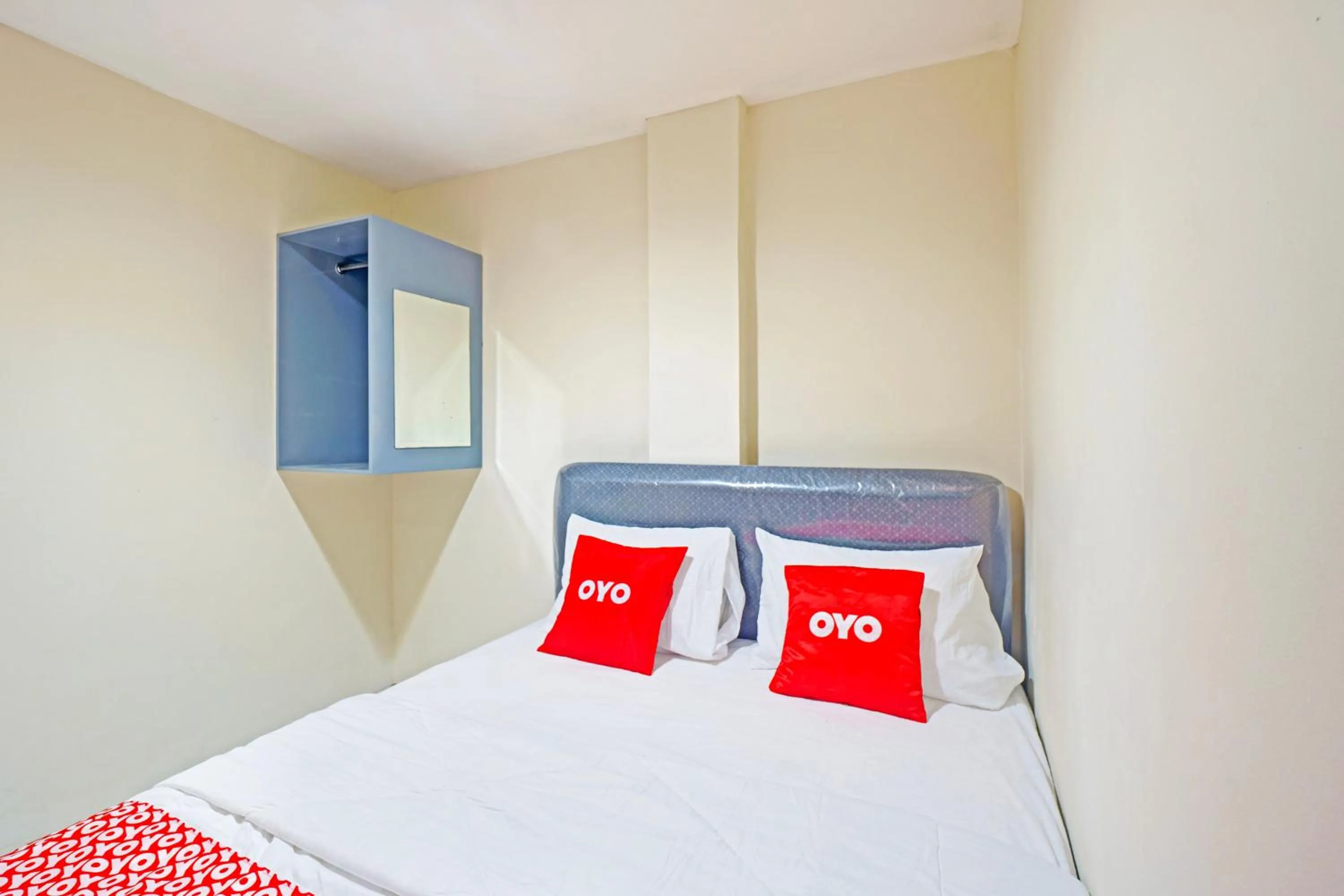 Bedroom, Bed in Hotel O Mangga Besar Near Mangga Besar Station Formerly Warna Warni Residence