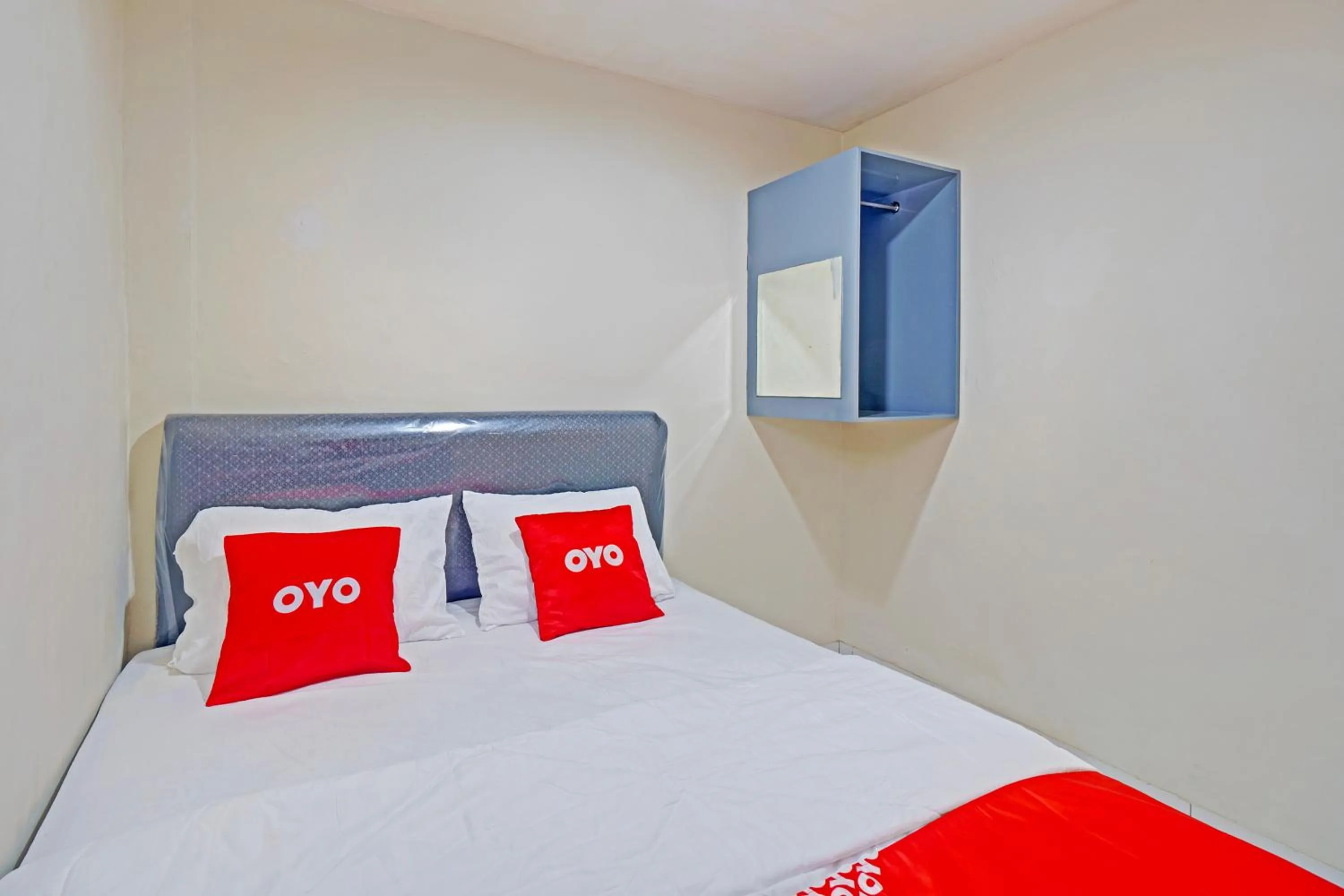 Bedroom, Bed in Hotel O Mangga Besar Near Mangga Besar Station Formerly Warna Warni Residence