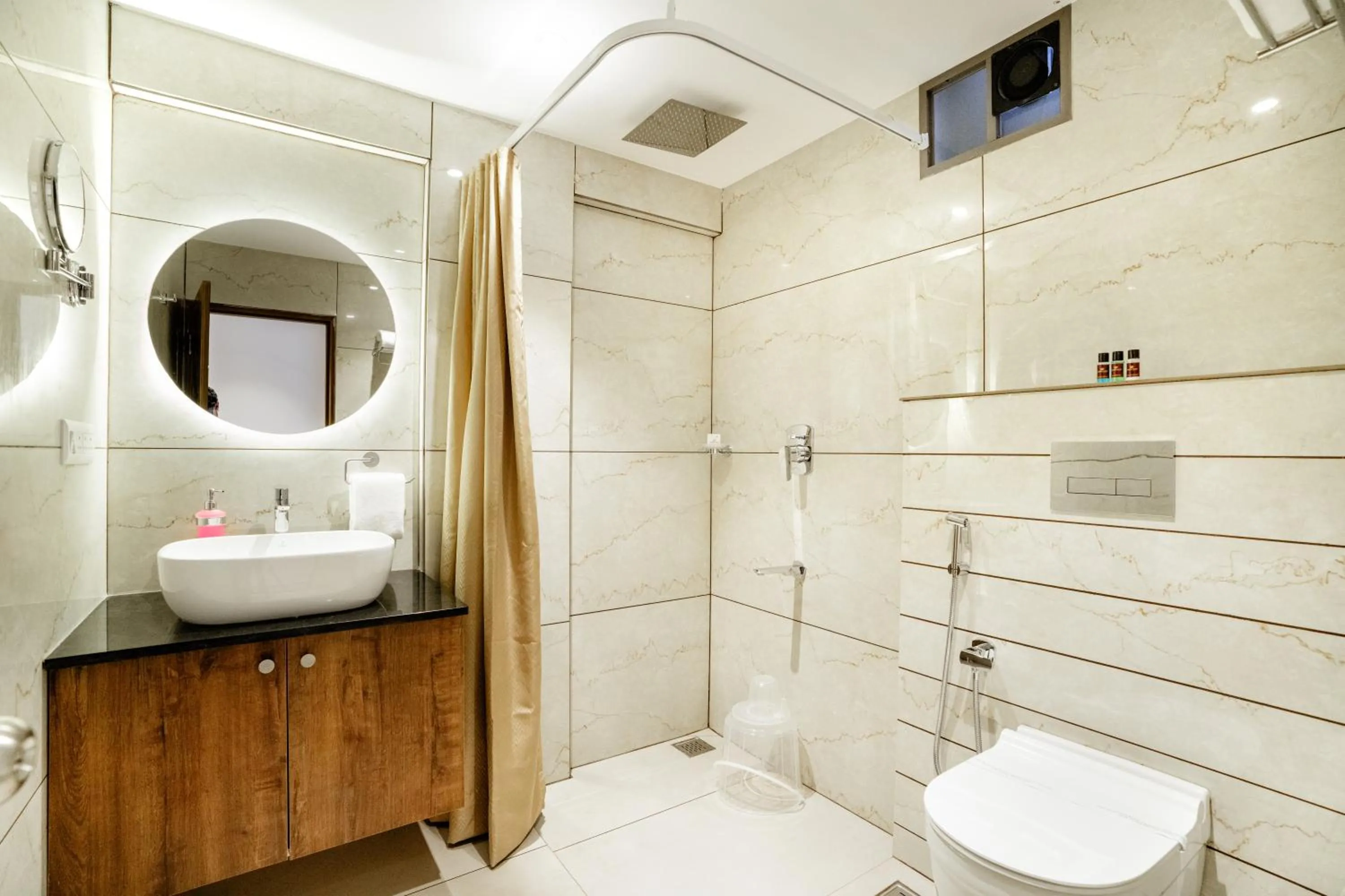 Seaking Suites