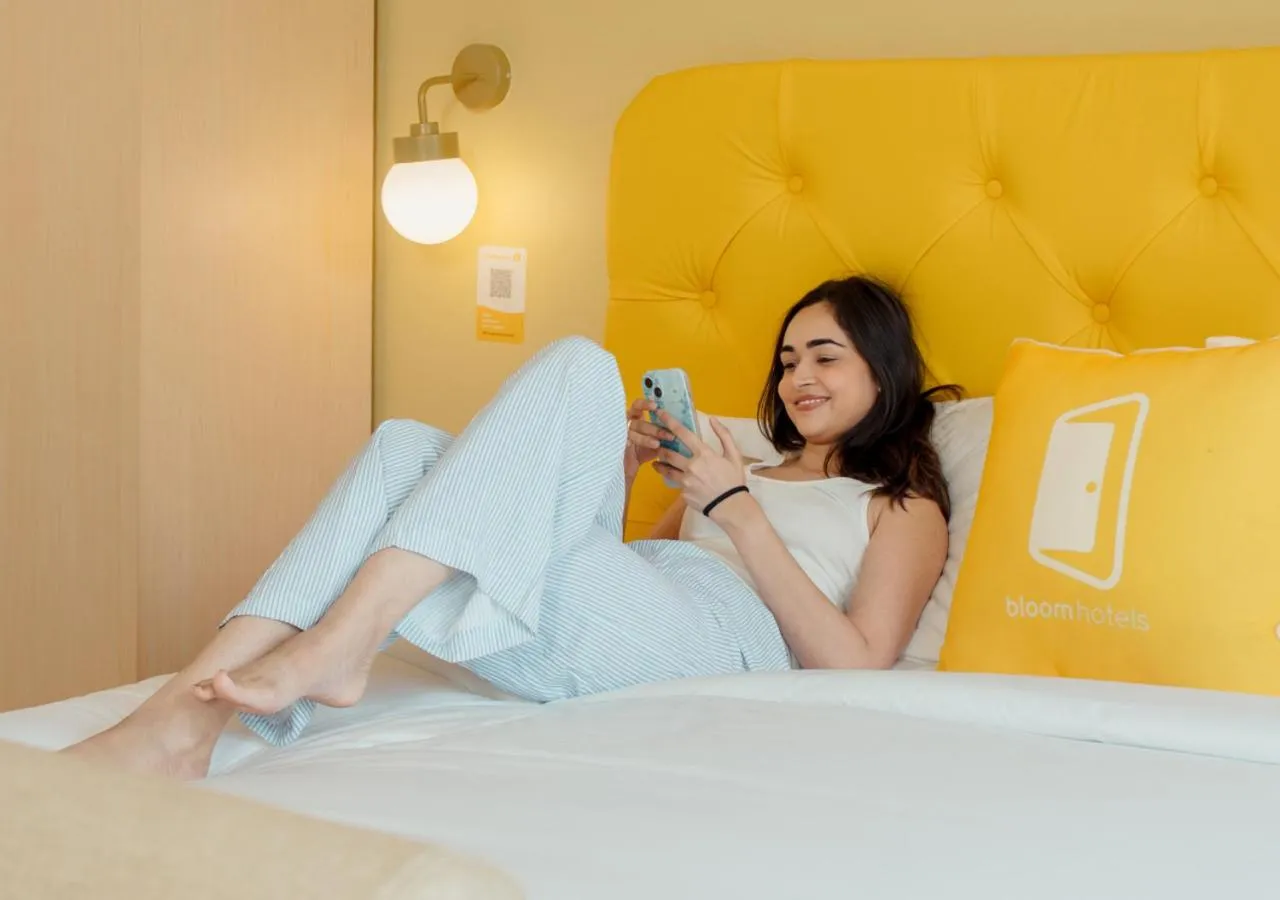 Bedroom, Bed in Bloom Hotel - DLF Cyber City