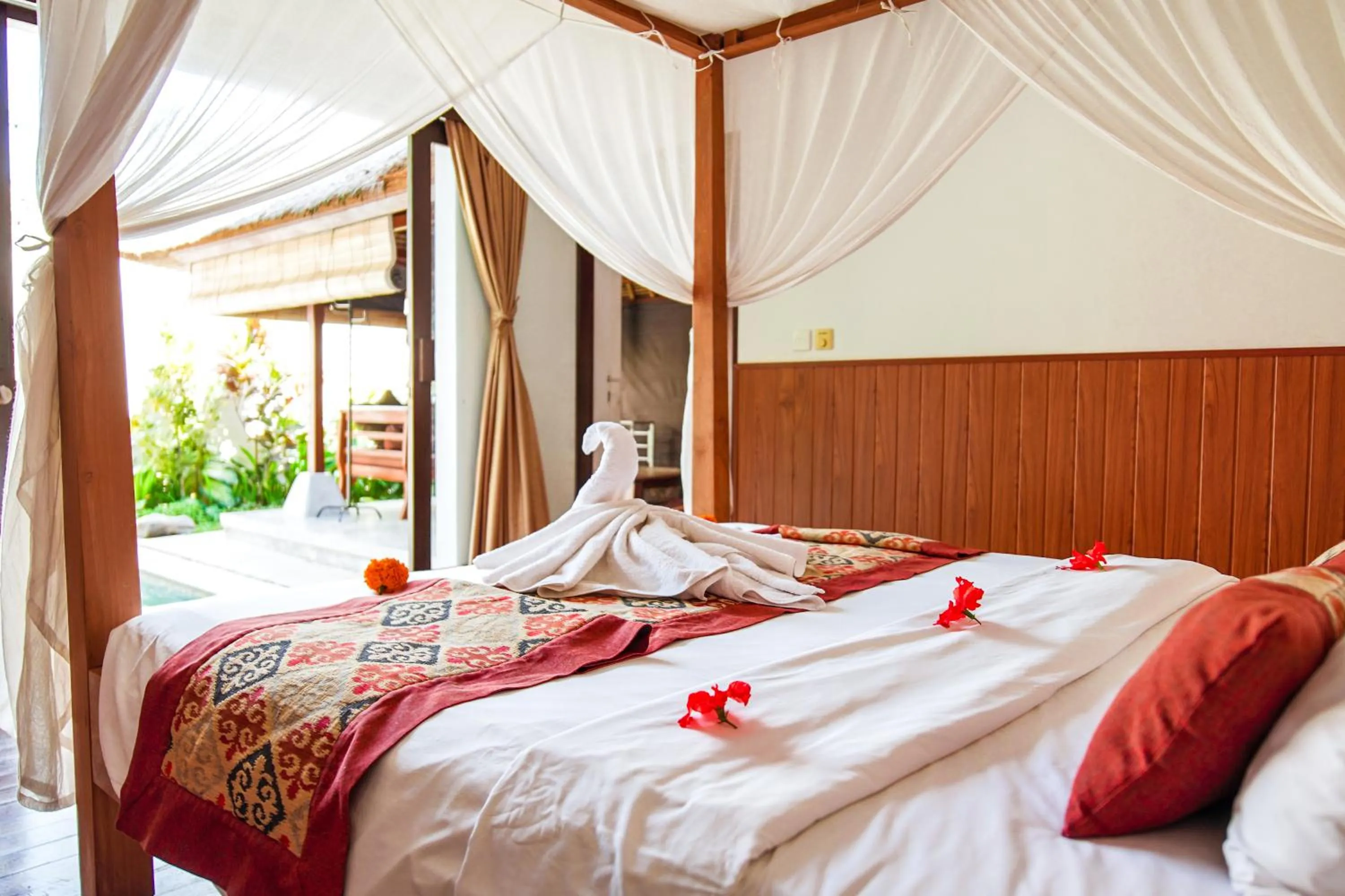 Bedroom, Bed in Villa Sujati