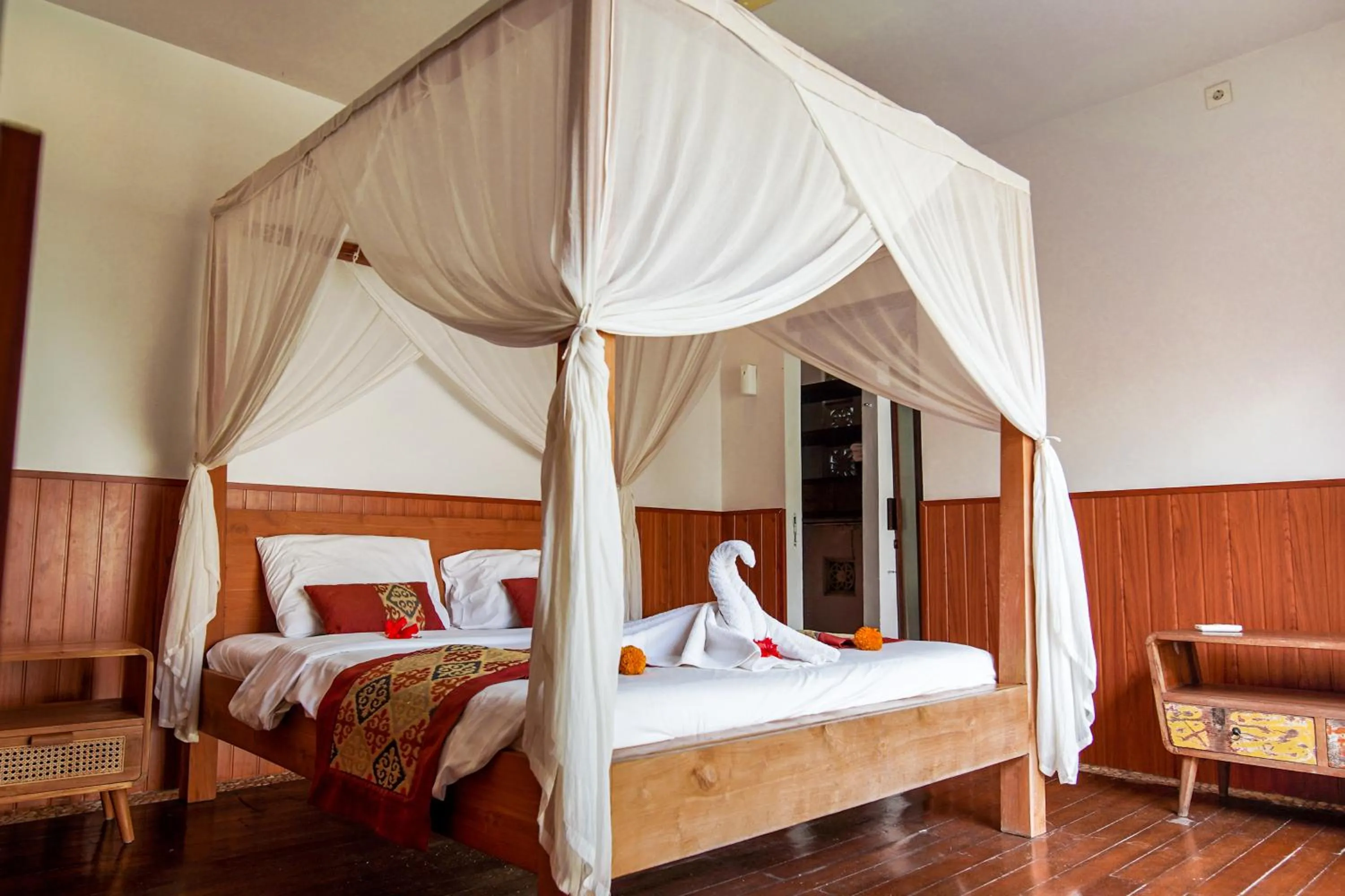 Bedroom, Bed in Villa Sujati