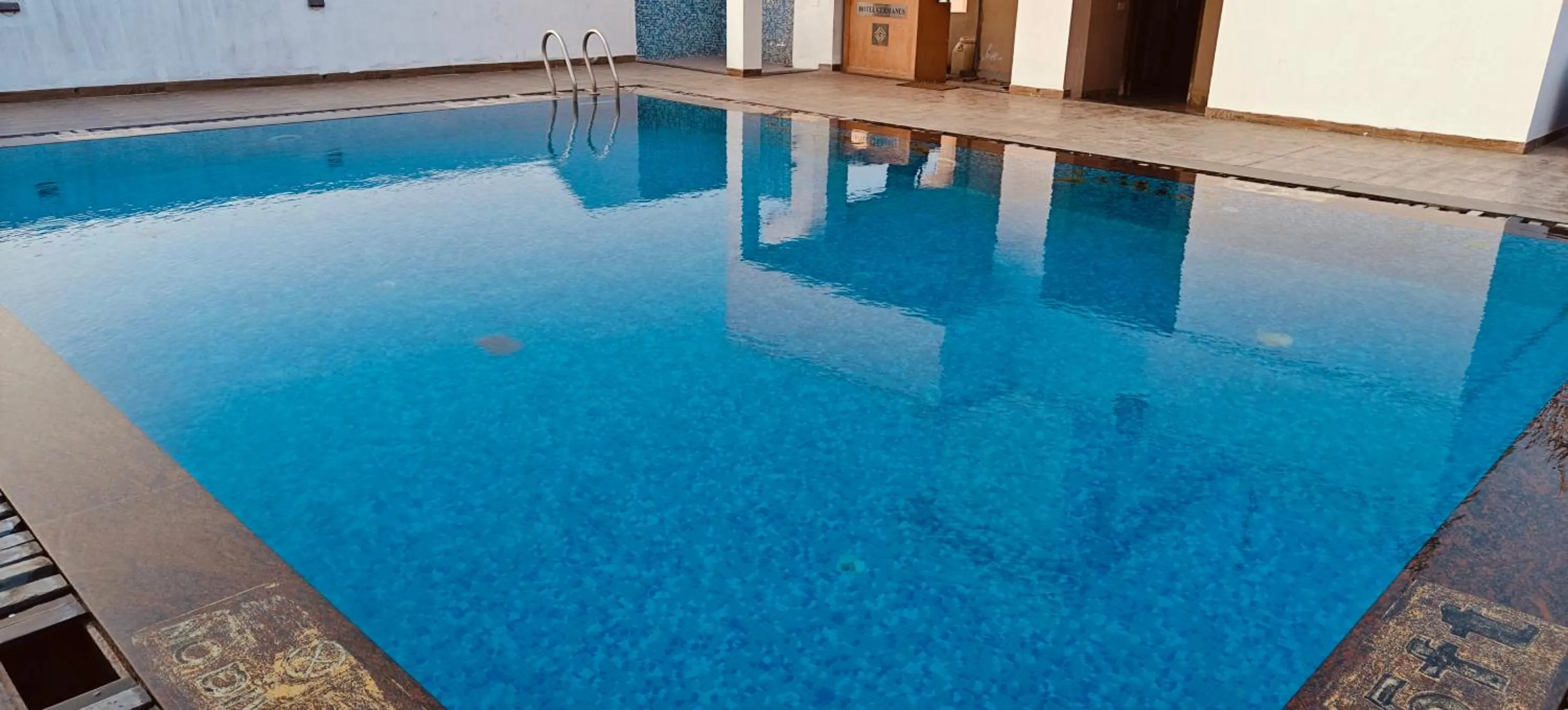 Swimming pool in Hotel Ger manus Madurai